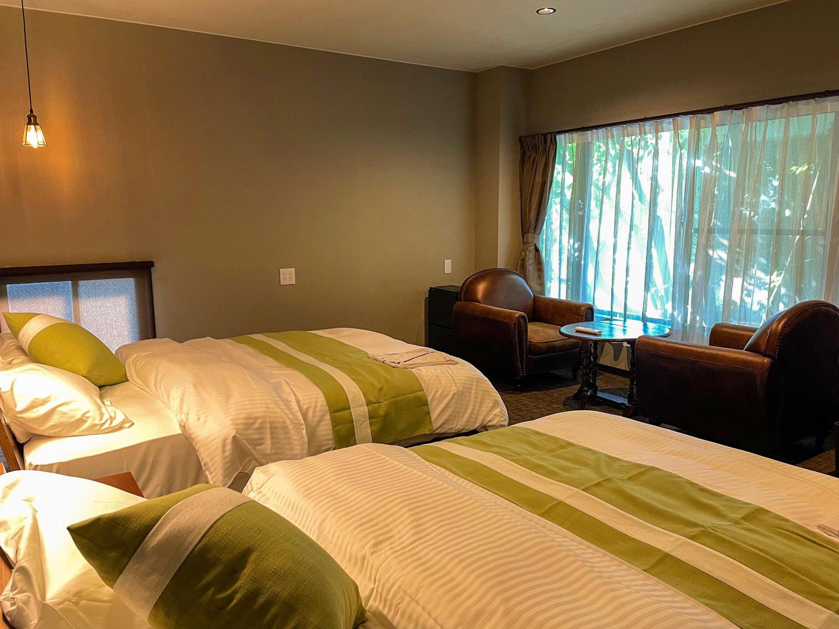 Double or Twin Room with Private Bathroom - Photo 7