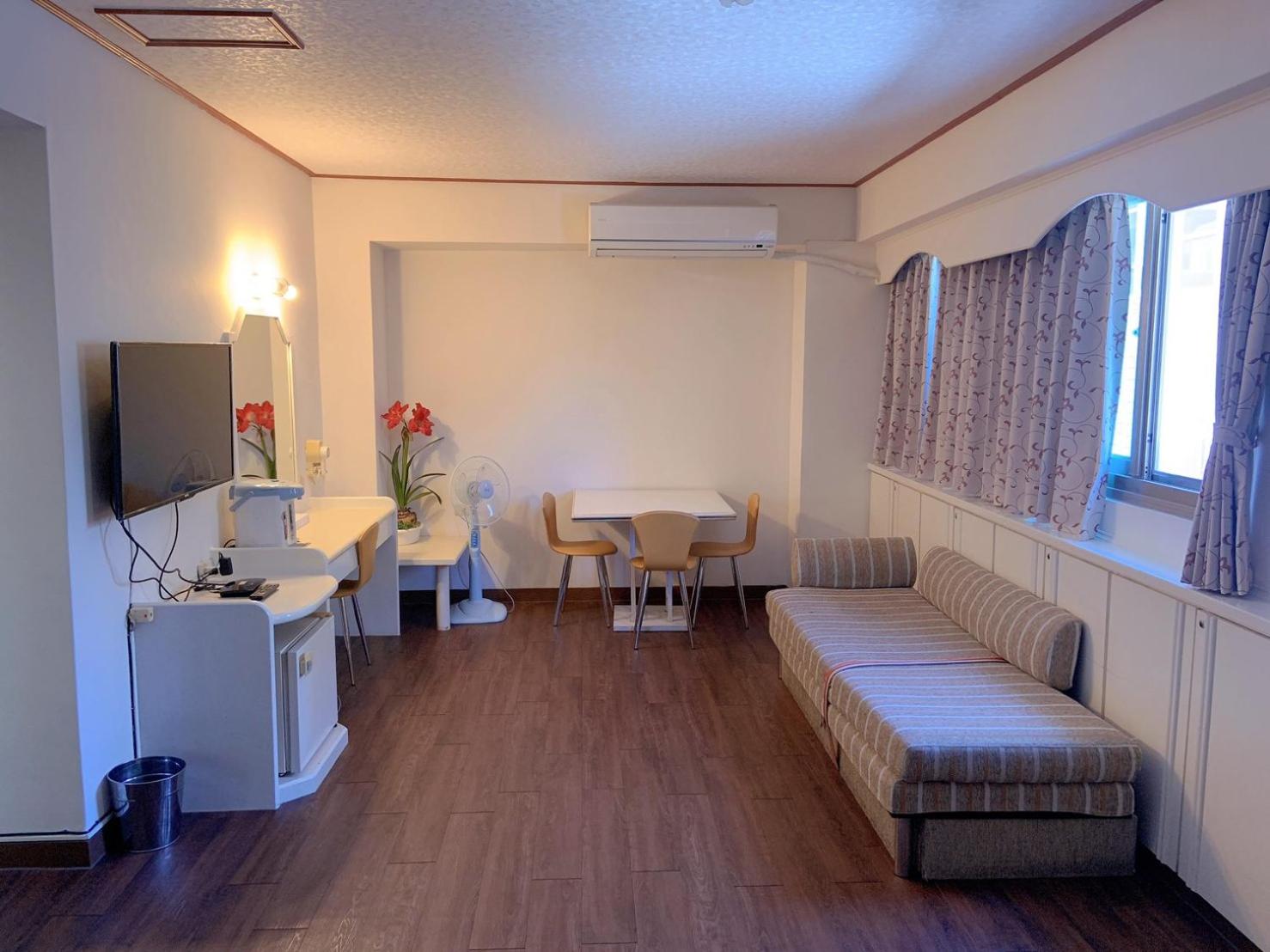 Family Room - Photo 10