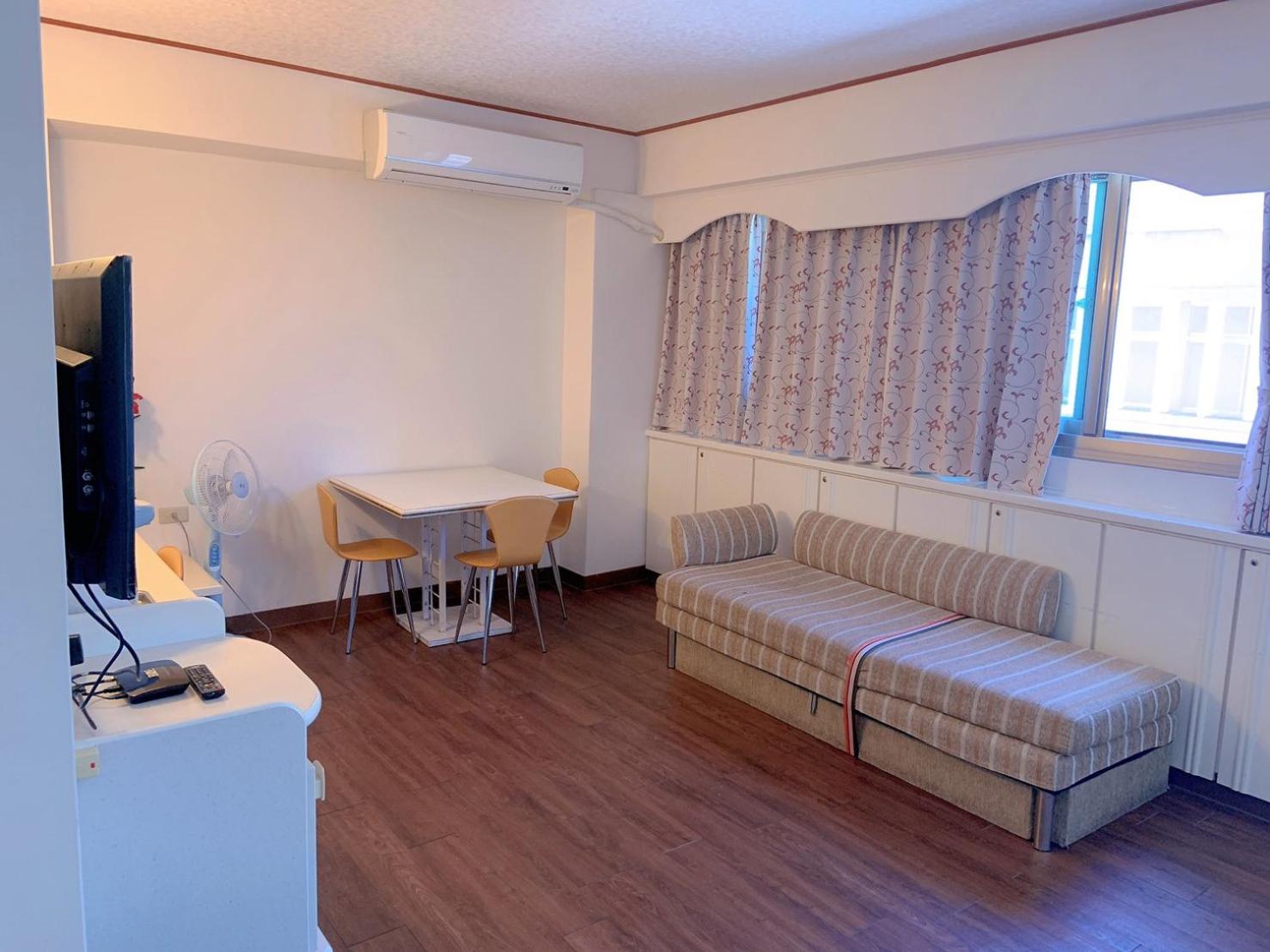 Family Room - Photo 5