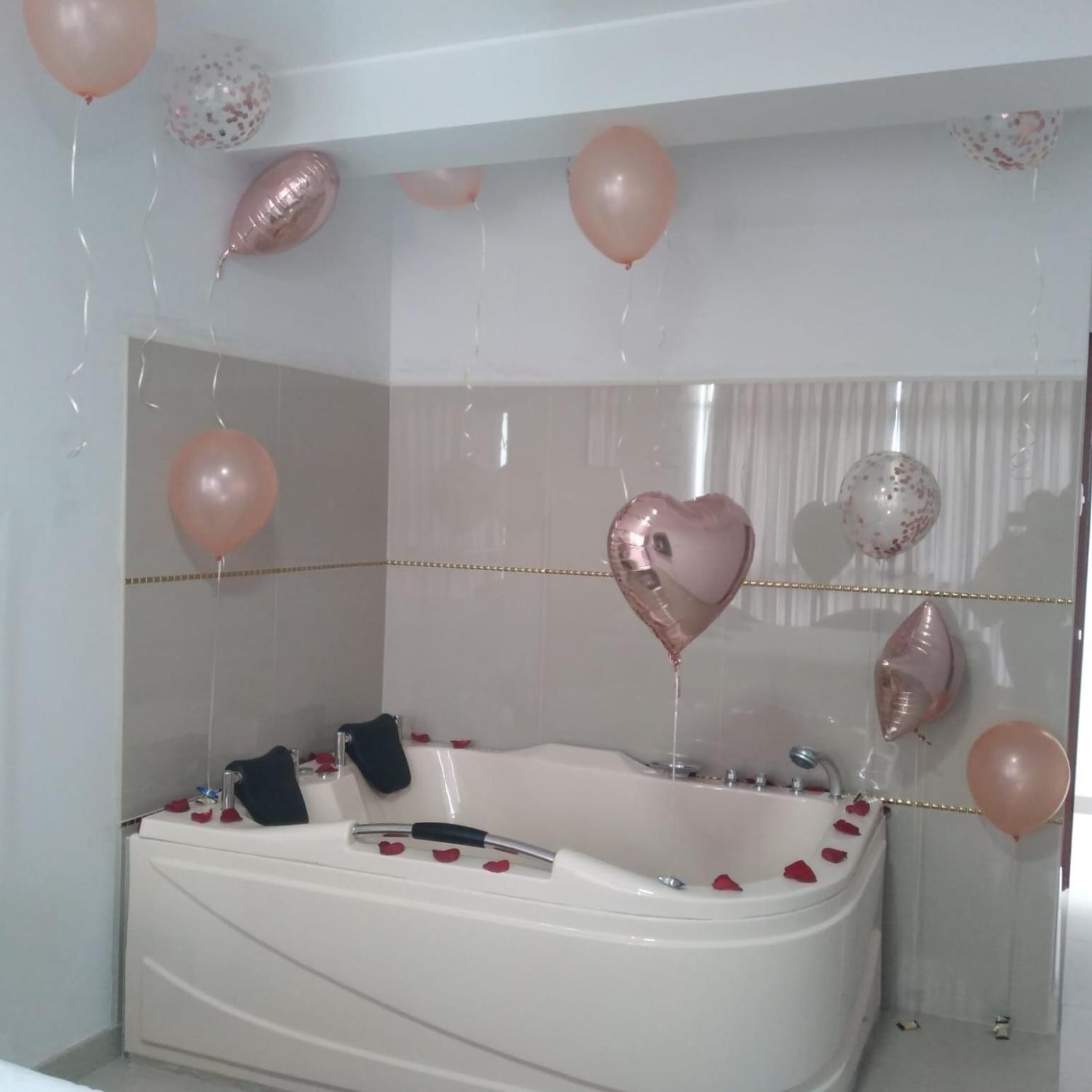 Queen Suite with Spa Bath photo 3