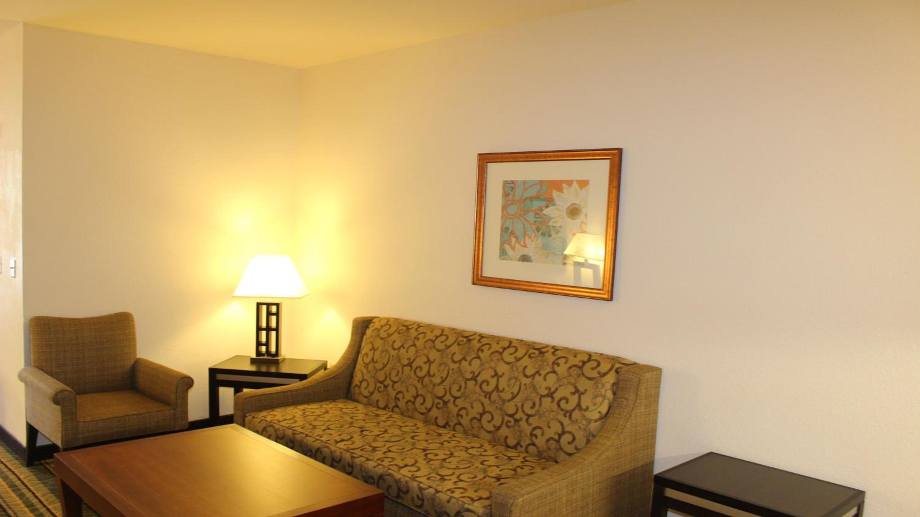 Standard King Room - Communications Accessible - Photo 8