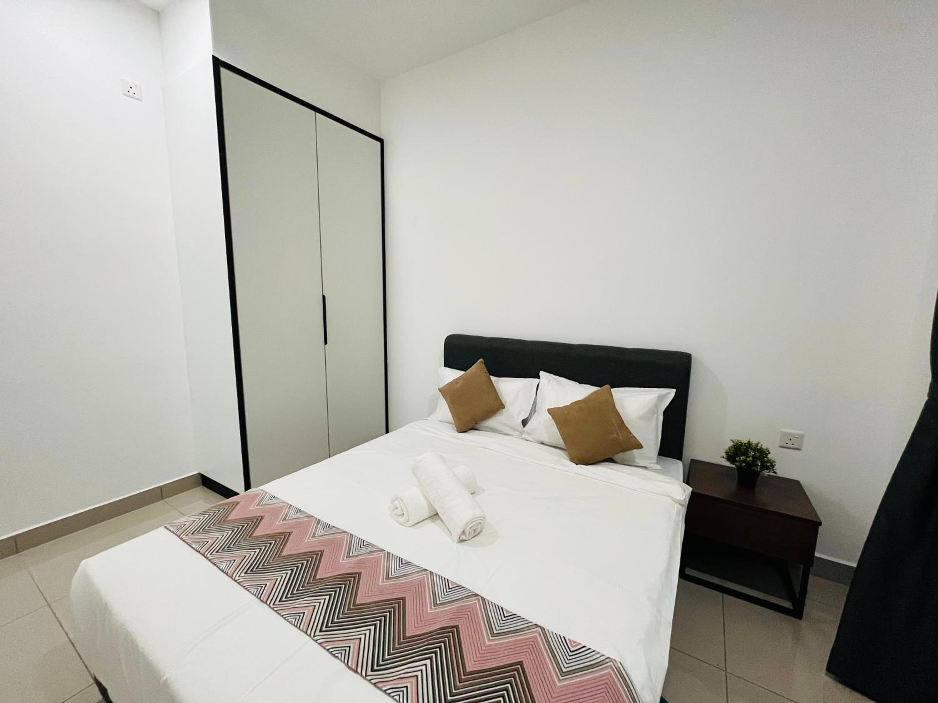 Two-Bedroom House - Photo 29