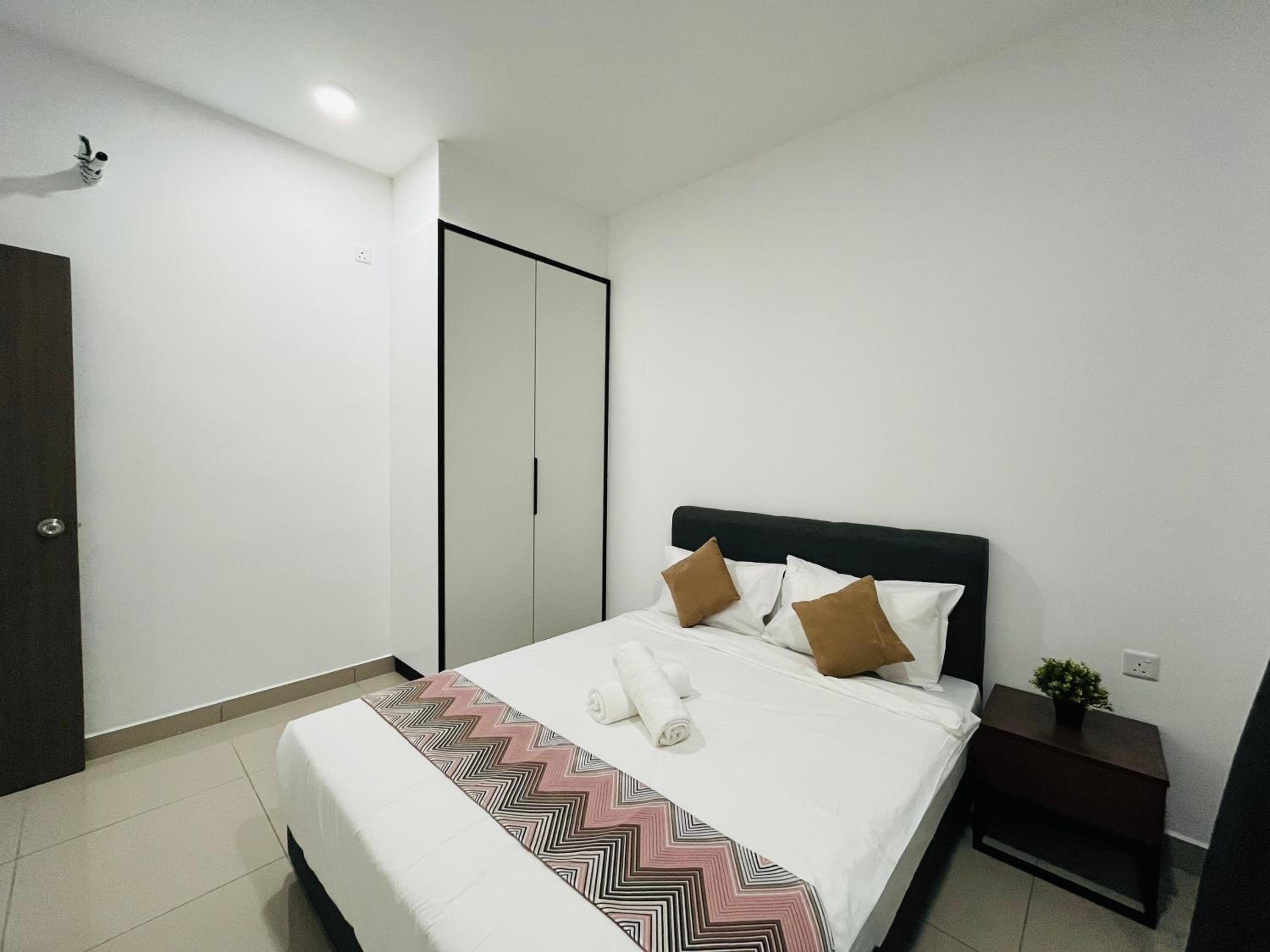 Two-Bedroom House - Photo 2
