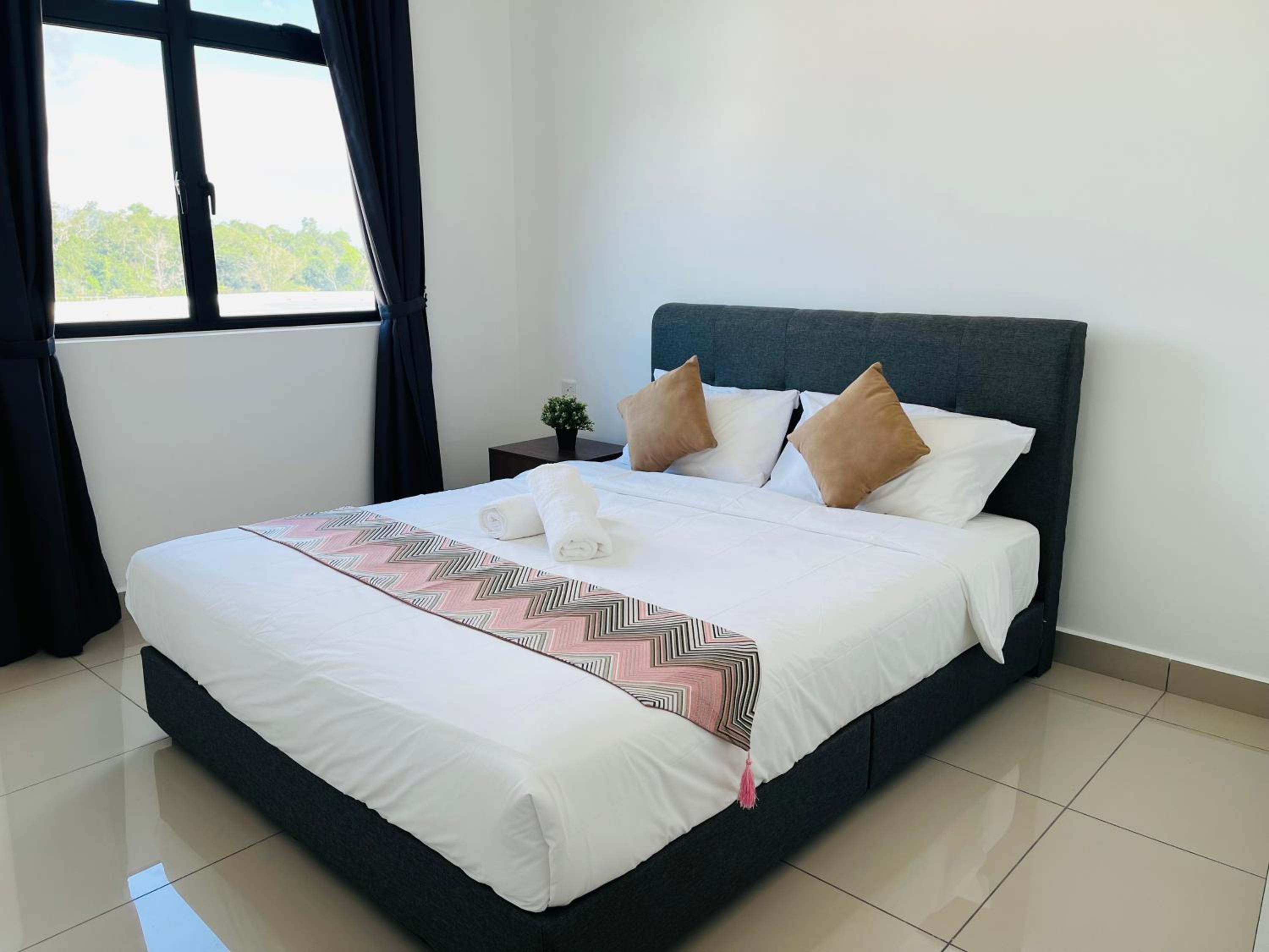 Two-Bedroom House - Photo 12