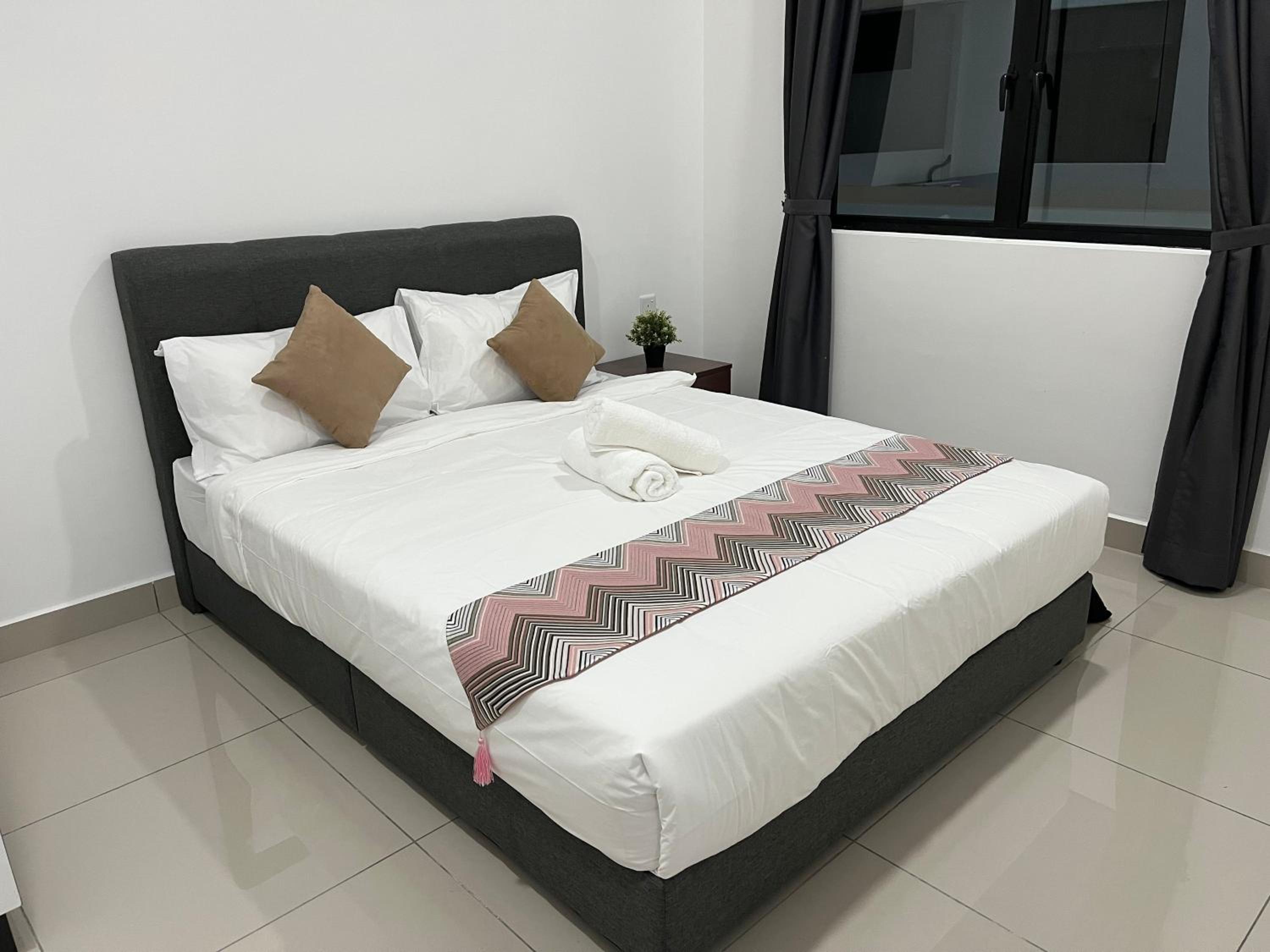 Two-Bedroom House - Photo 33