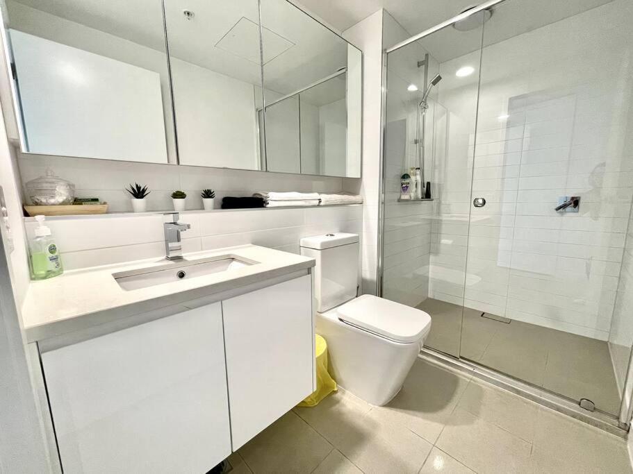 One-Bedroom Apartment - Photo 2
