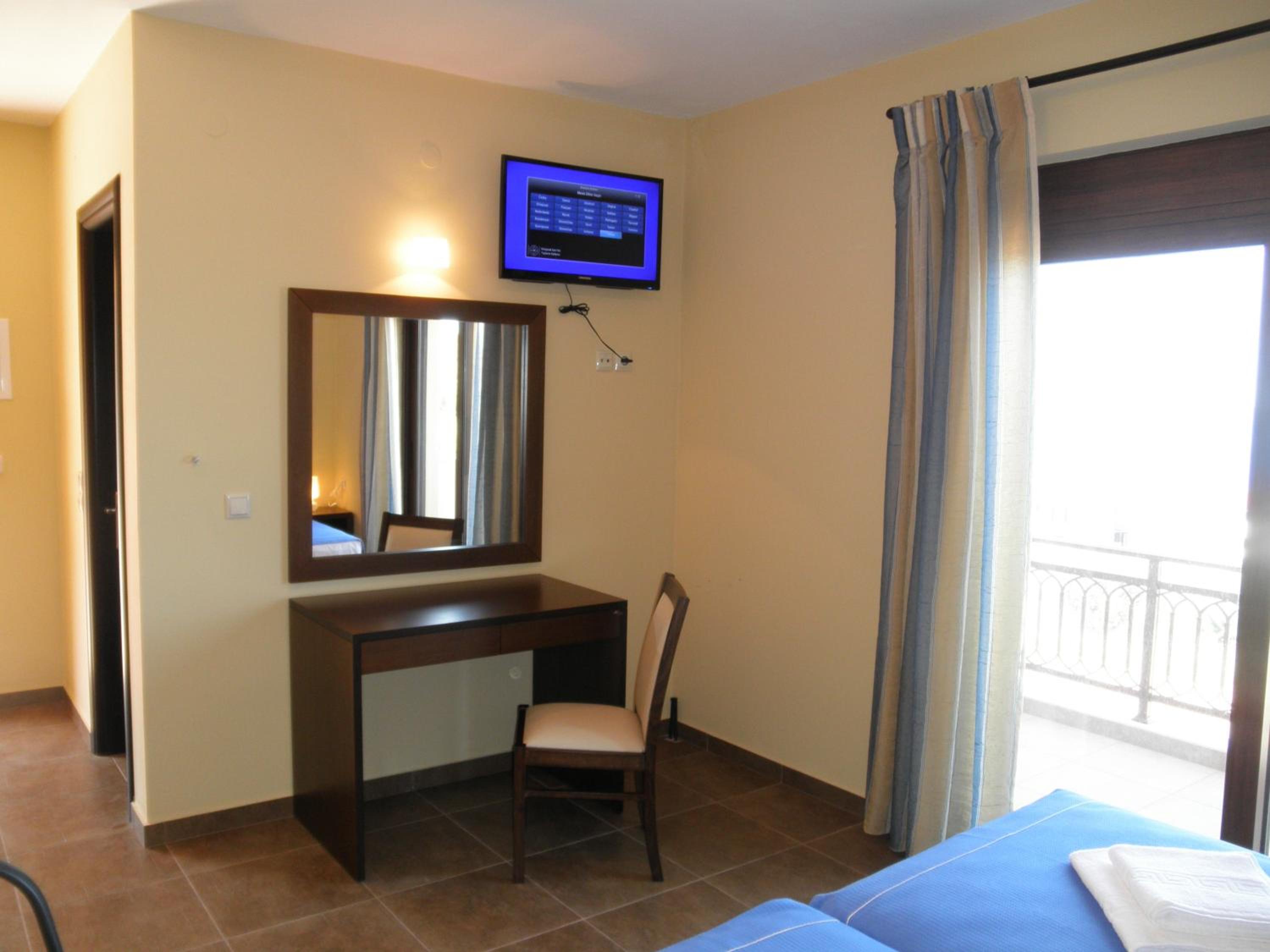 Twin Room with Sea View - Photo 8