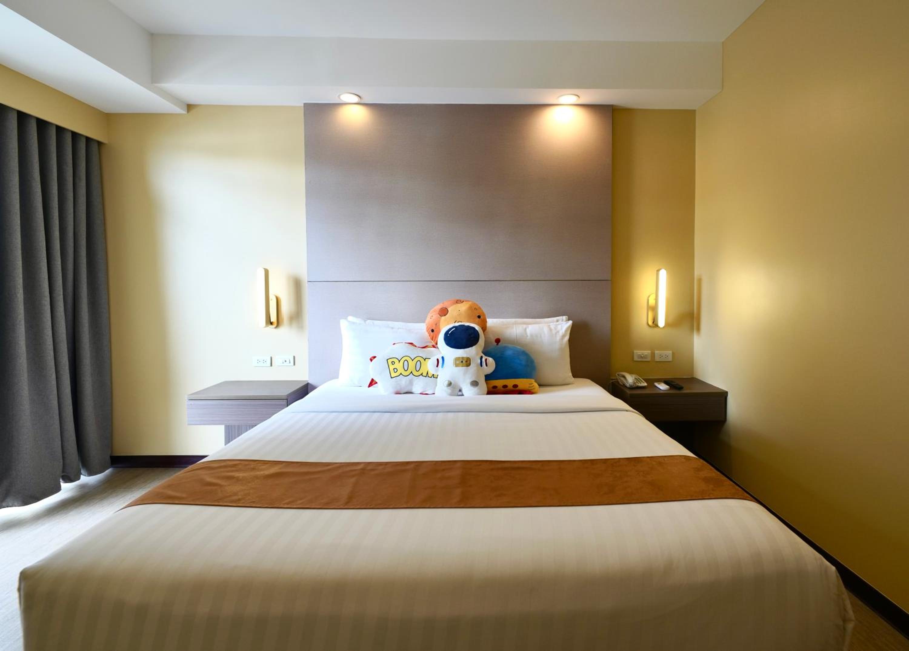 Deluxe King Room - Photo 4