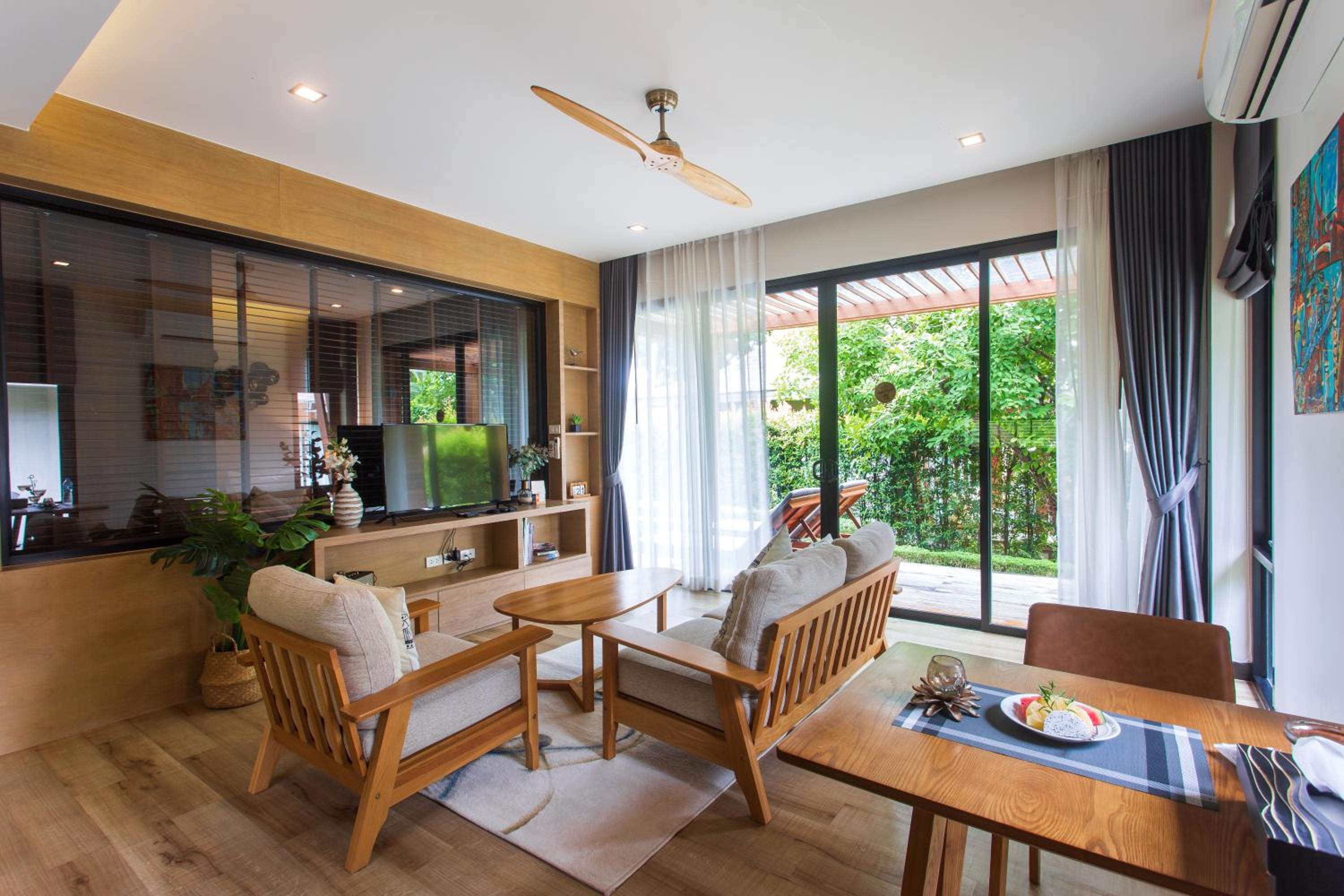 Villa with Private Pool - Photo 14