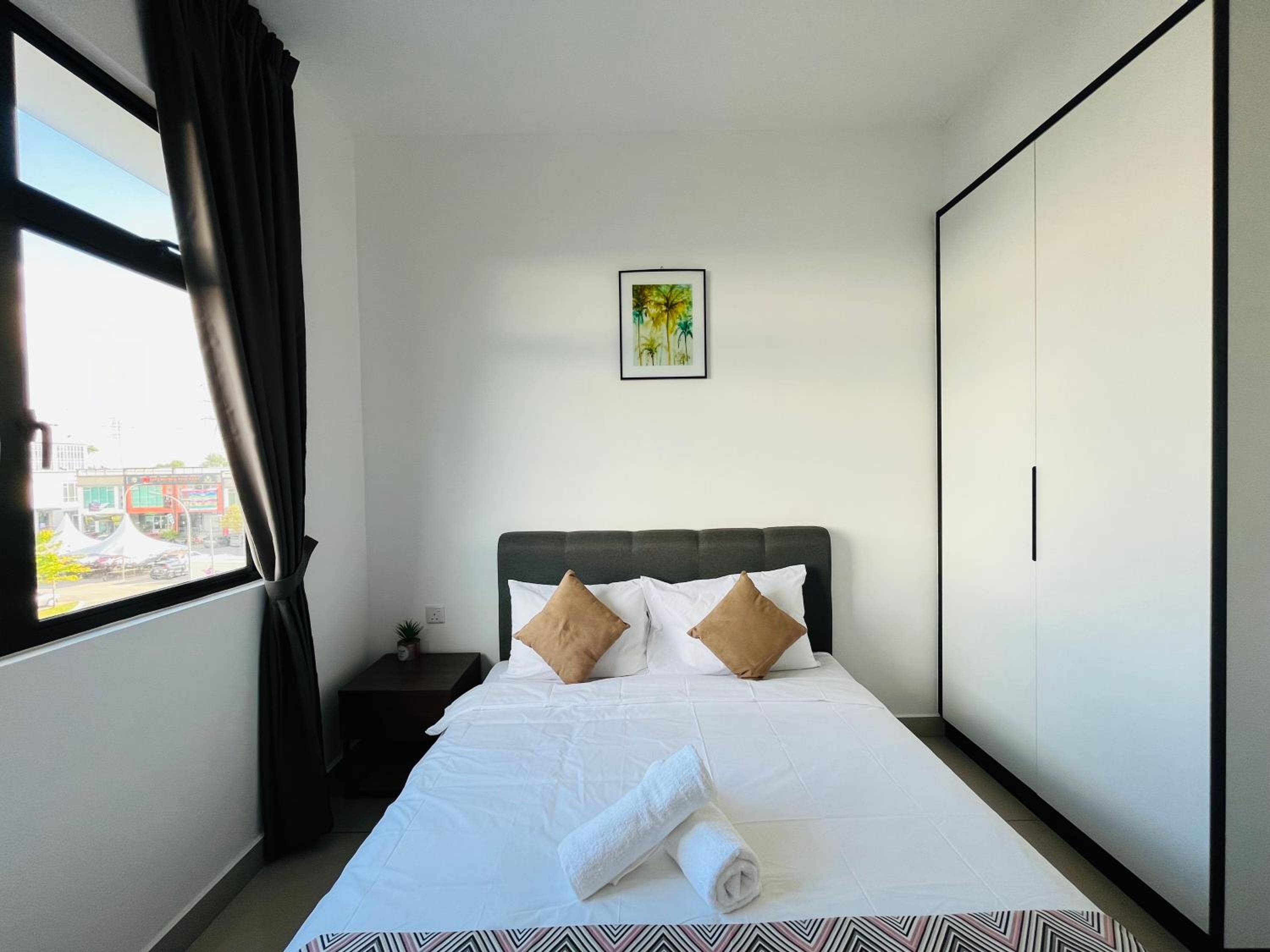 Three-Bedroom House - Photo 4