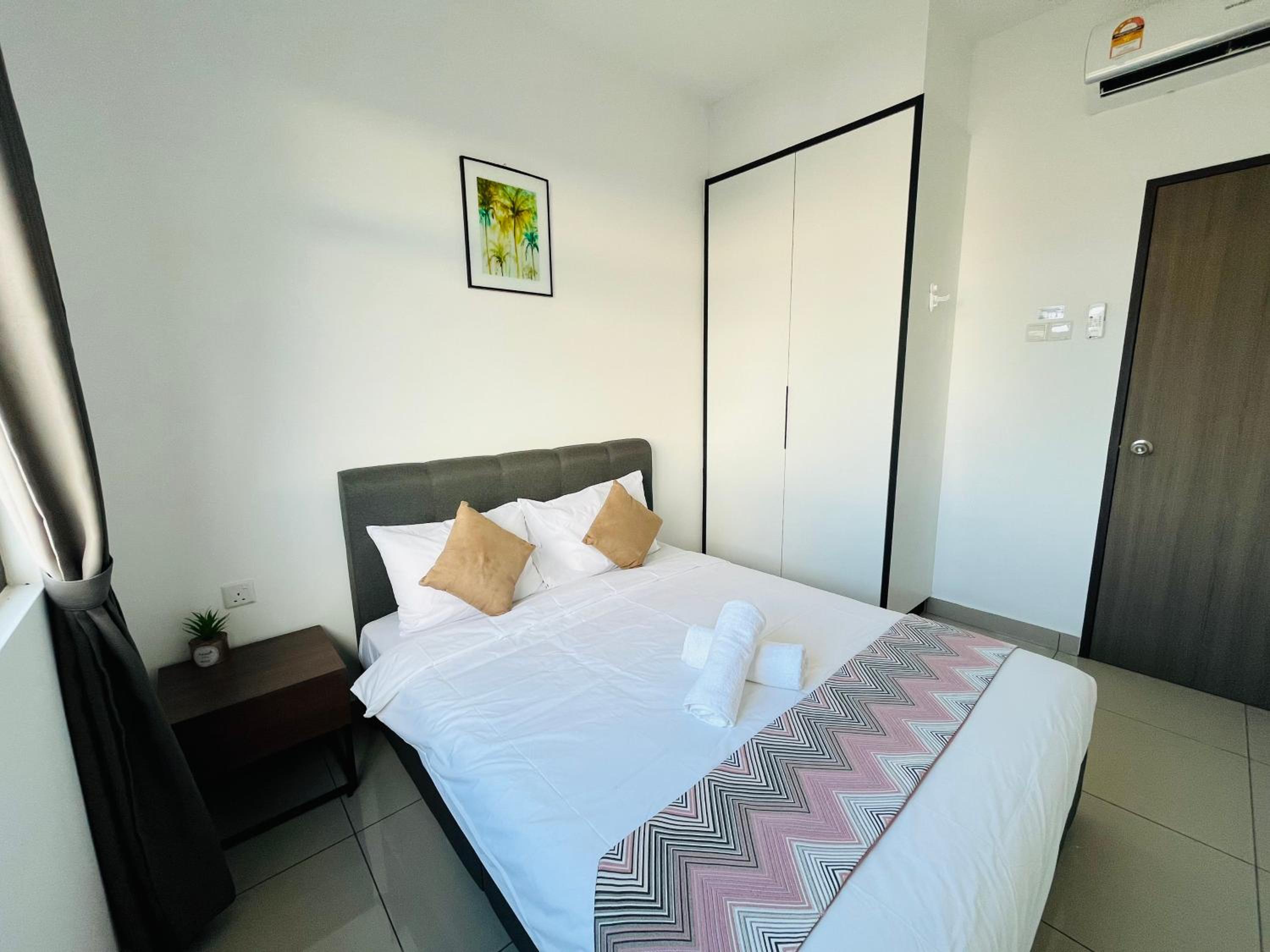 Three-Bedroom House - Photo 7