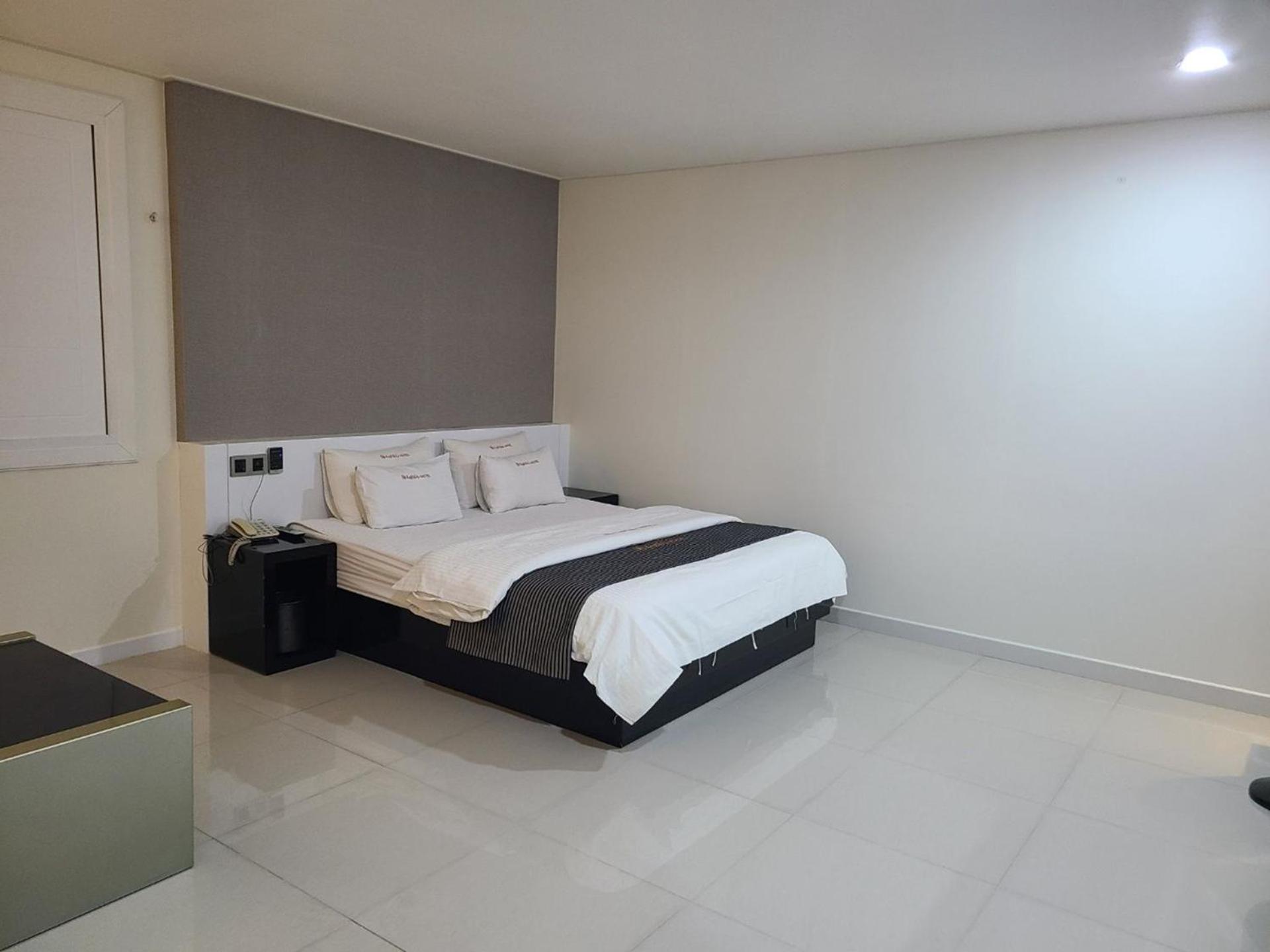 Deluxe Room - Photo 2