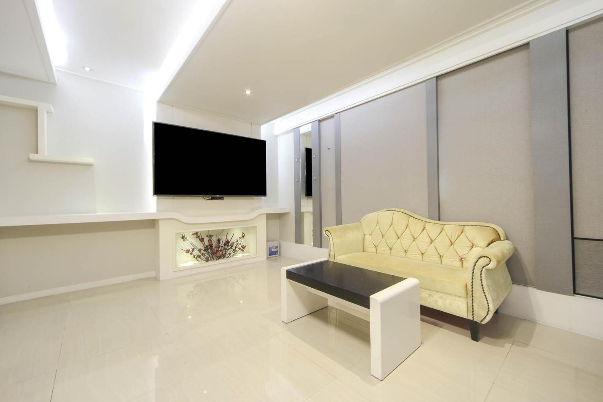 One-Bedroom Suite - Photo 3