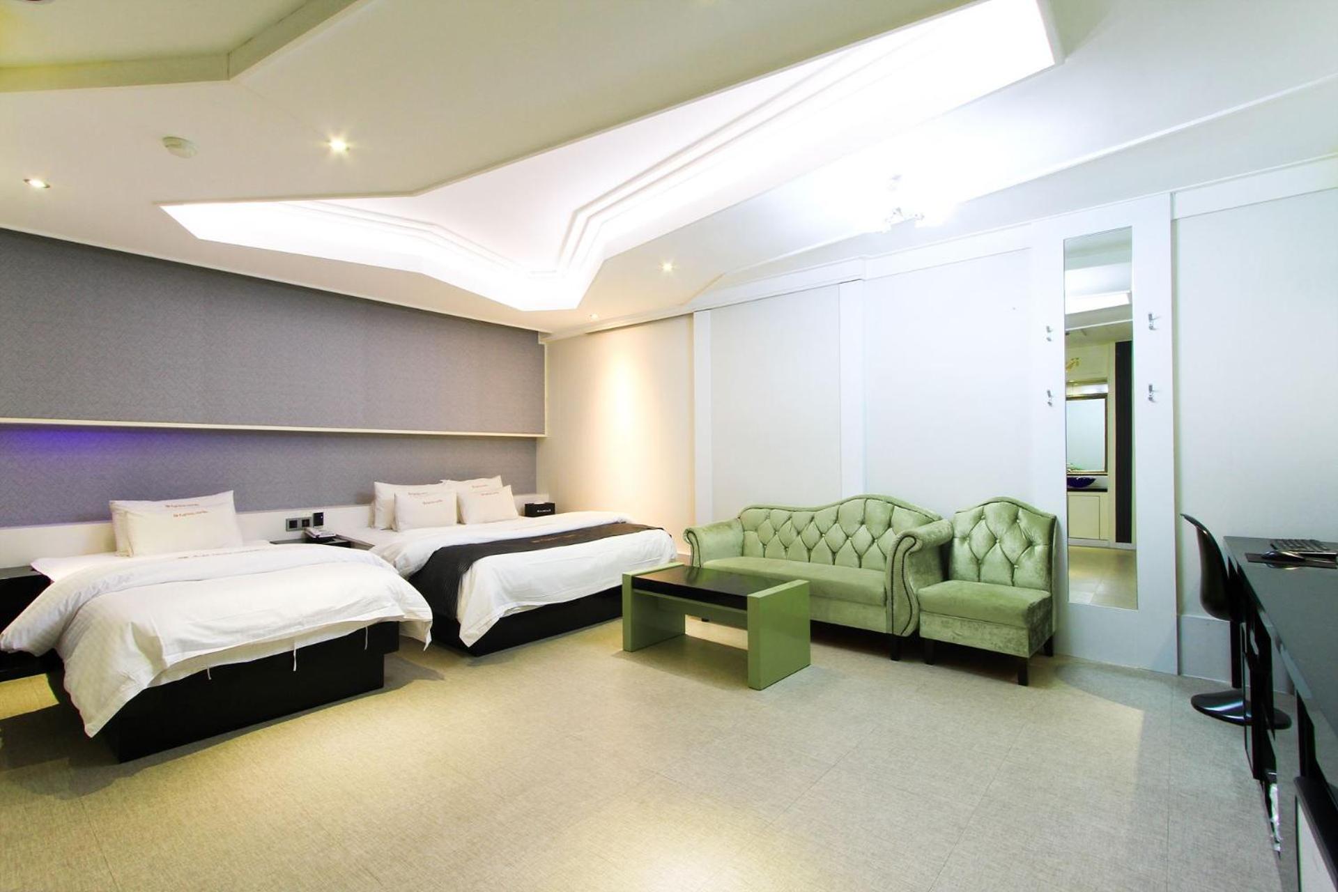 Double or Twin Room - Photo 6