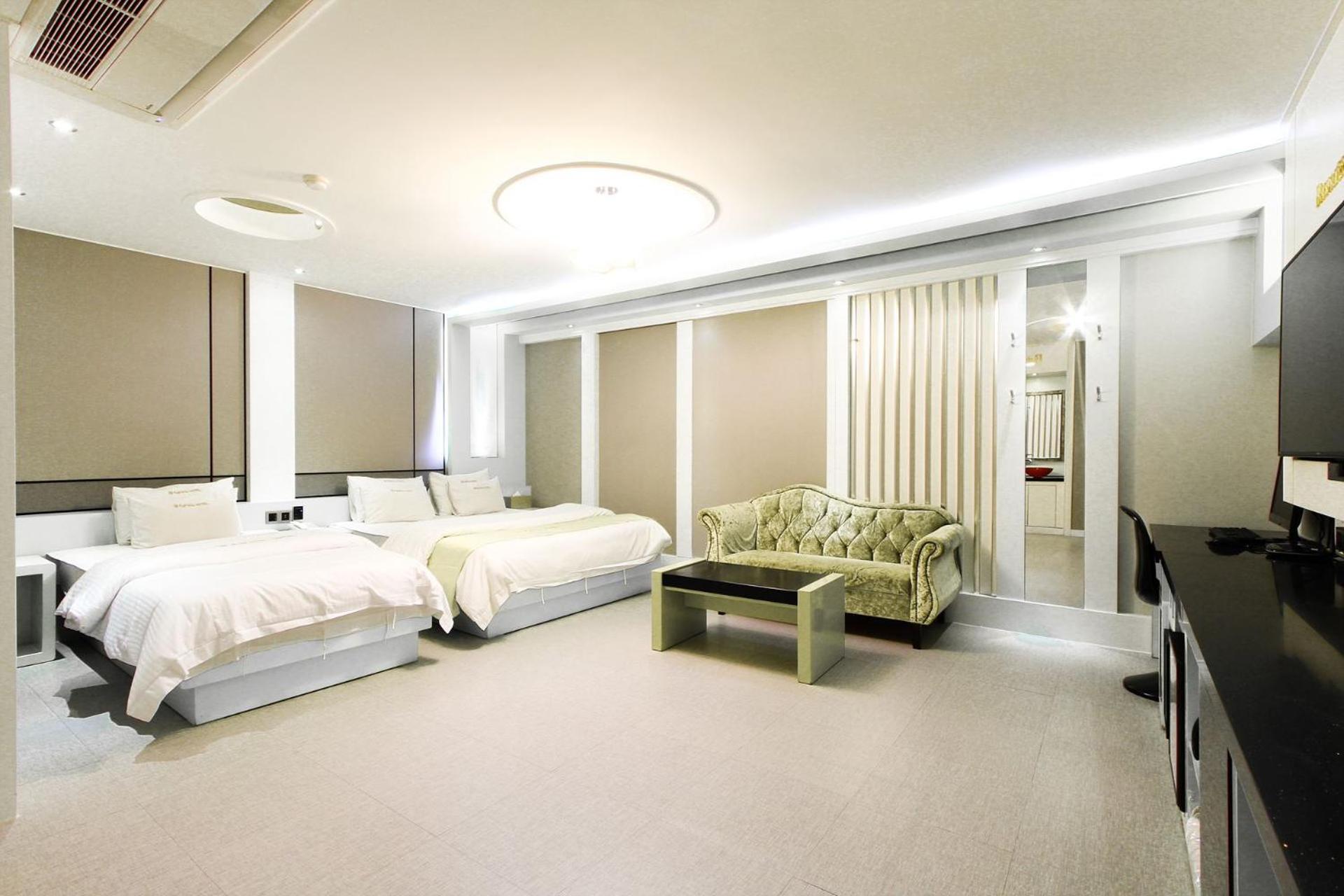 Double or Twin Room - Photo 5