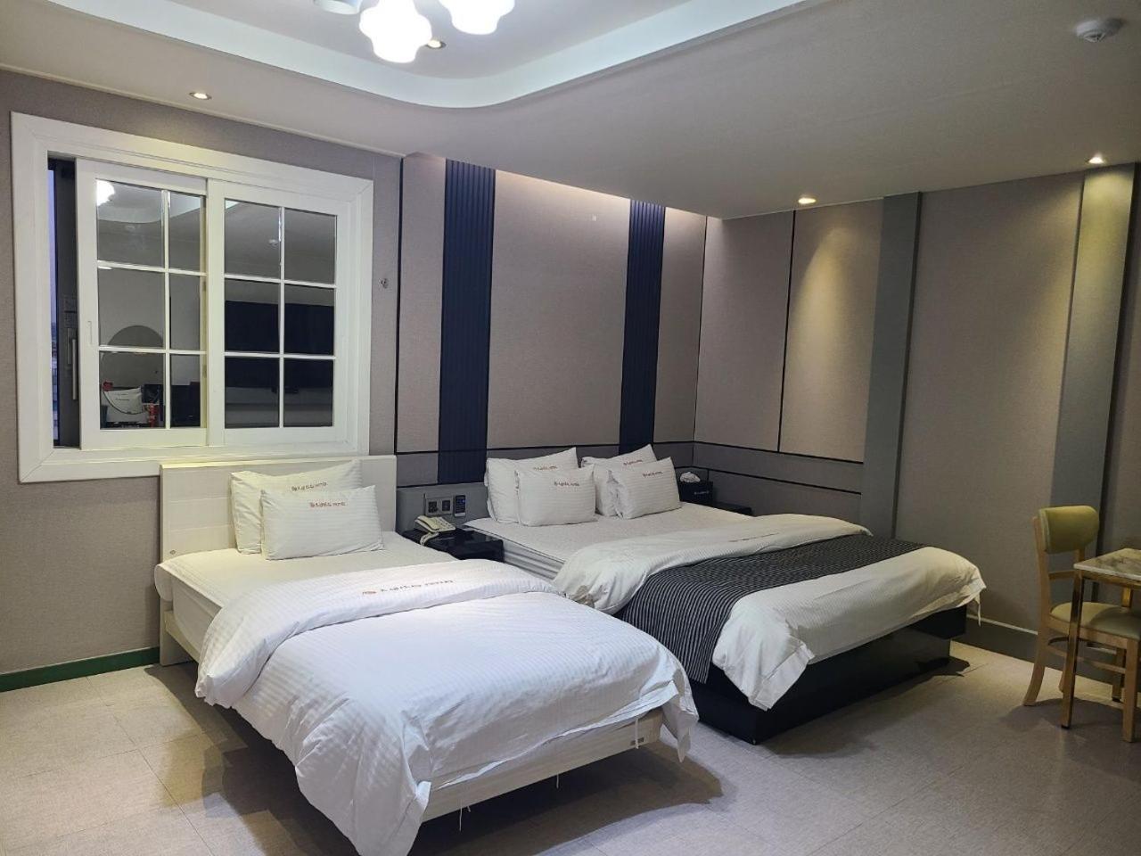 Double or Twin Room - Photo 9