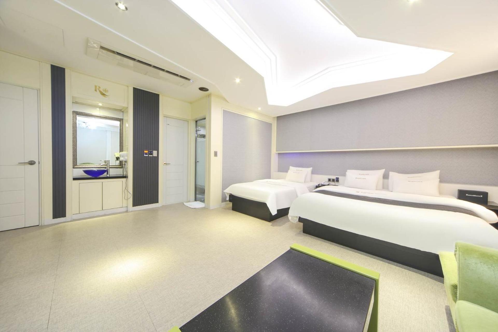 Double or Twin Room - Photo 3
