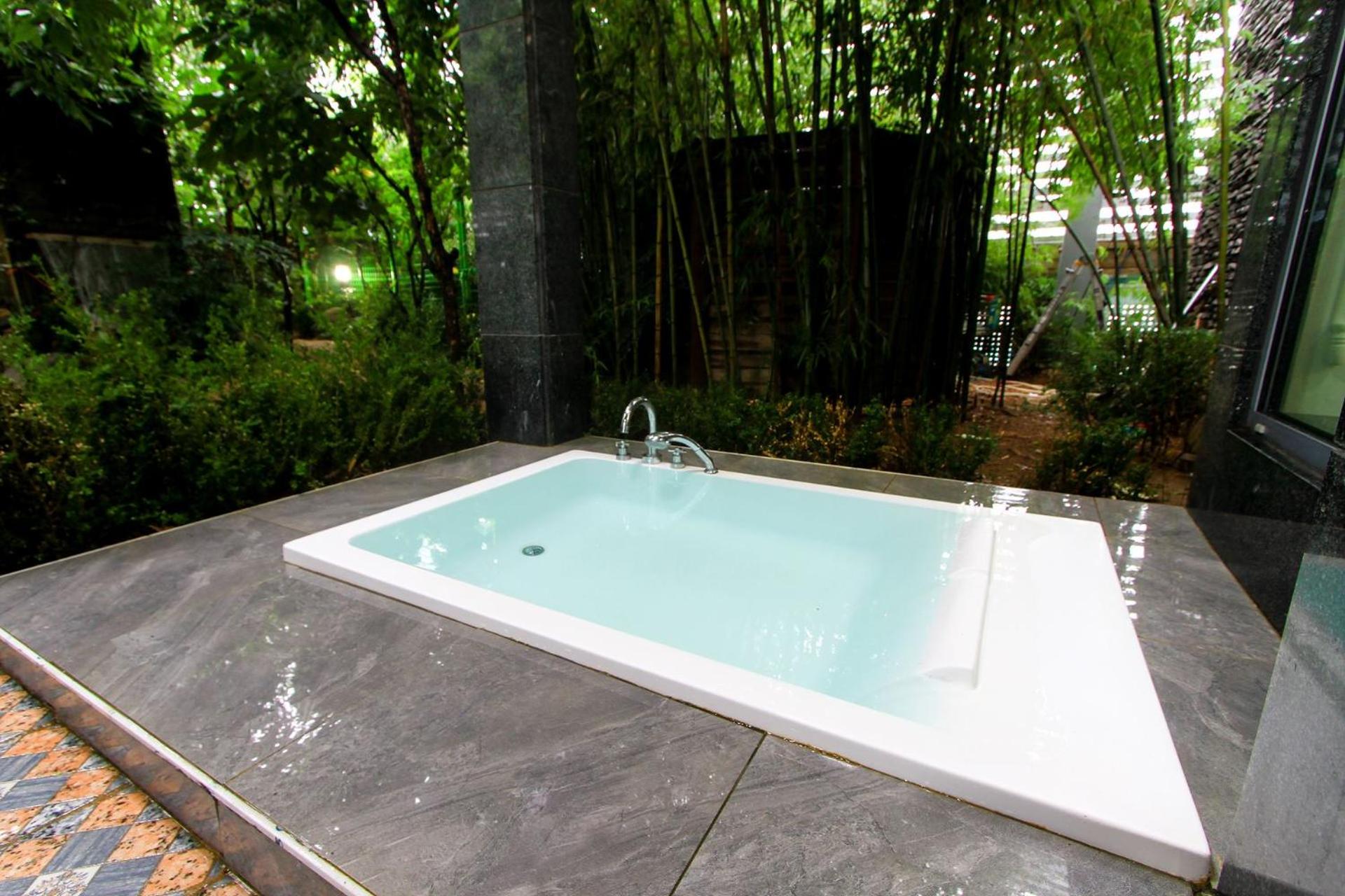 King Room with Spa Bath - Photo 24