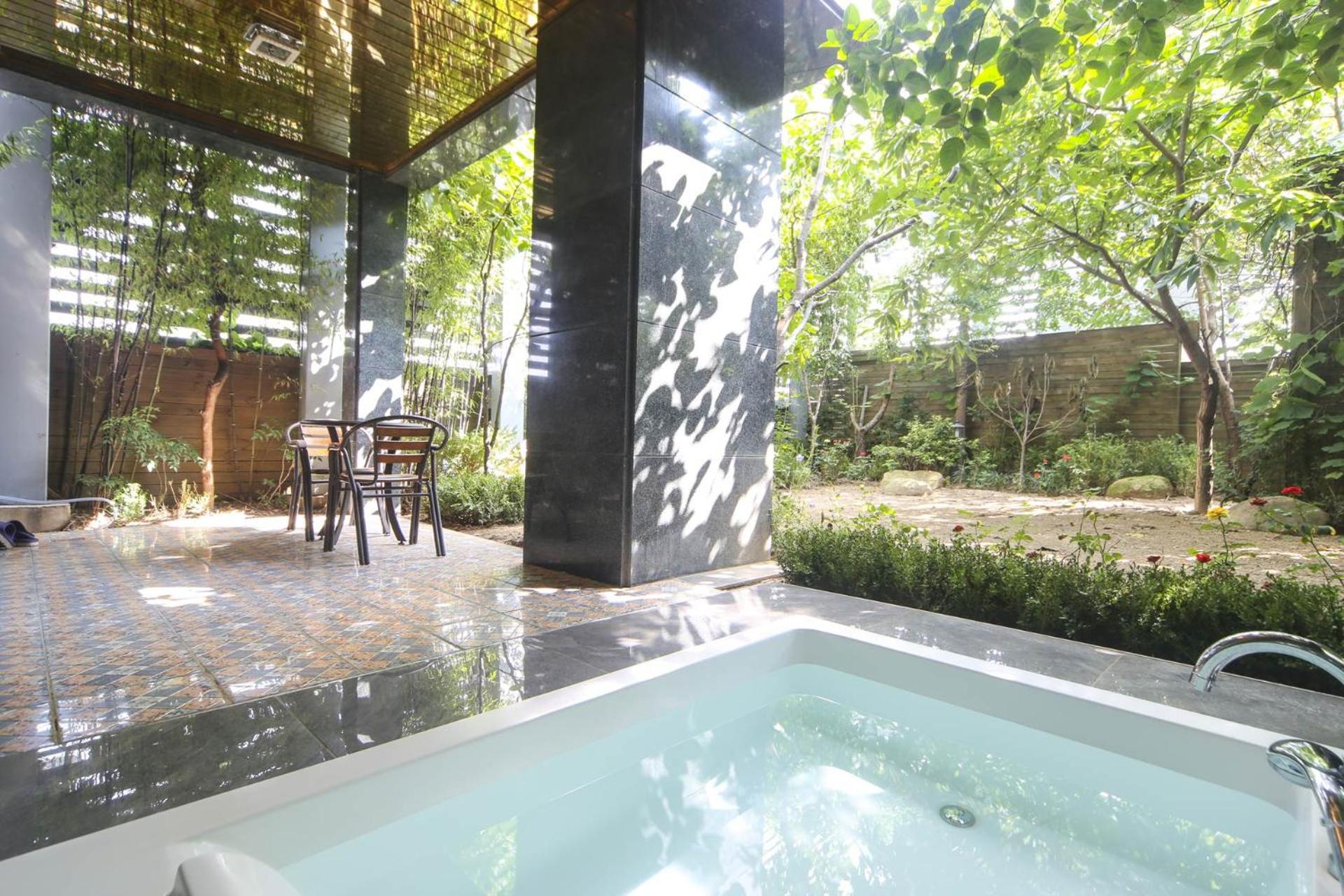 King Room with Spa Bath - Photo 10