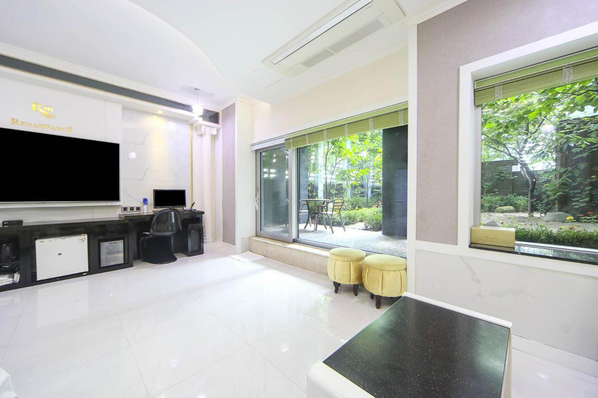 King Room with Spa Bath - Photo 17