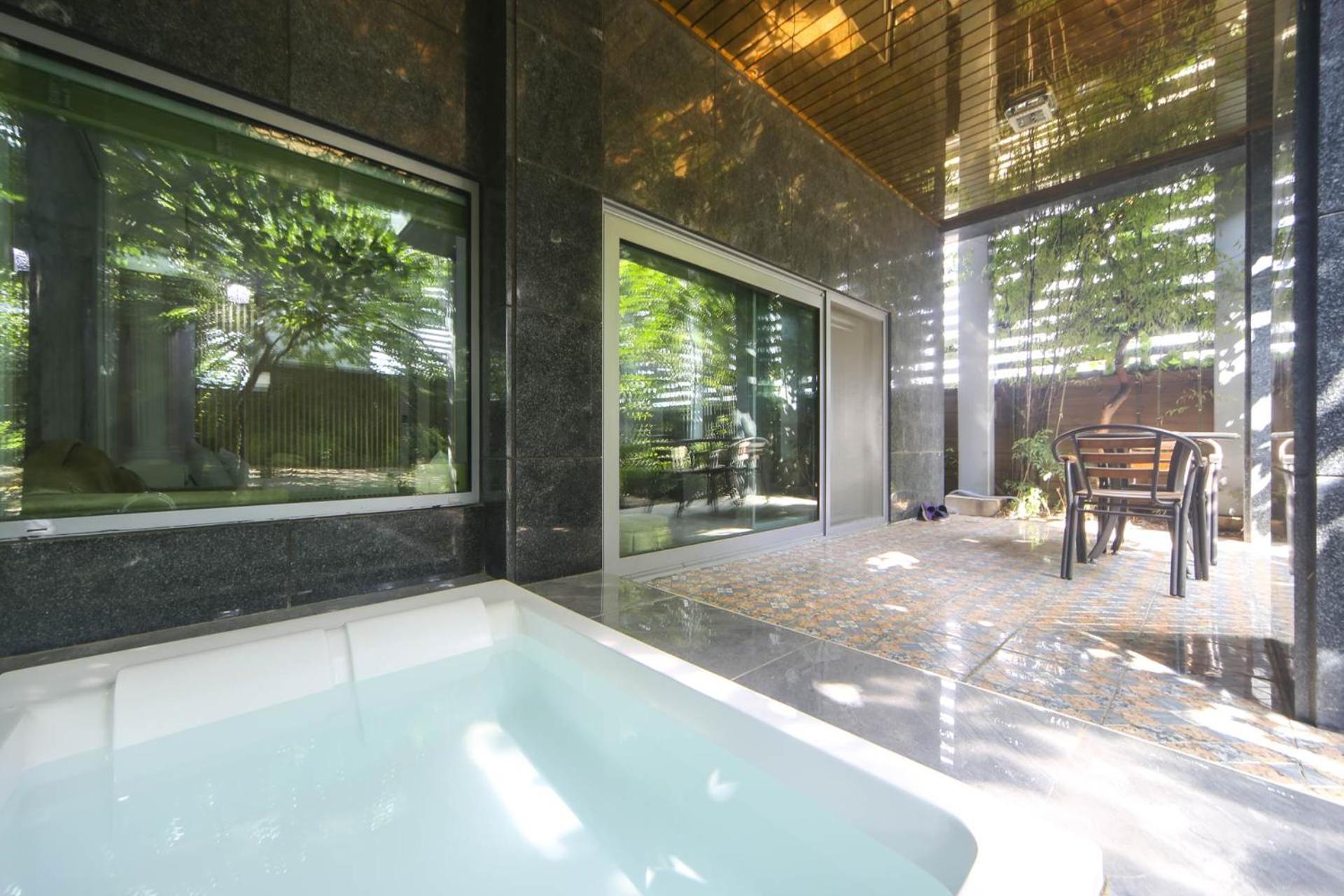 King Room with Spa Bath - Photo 9
