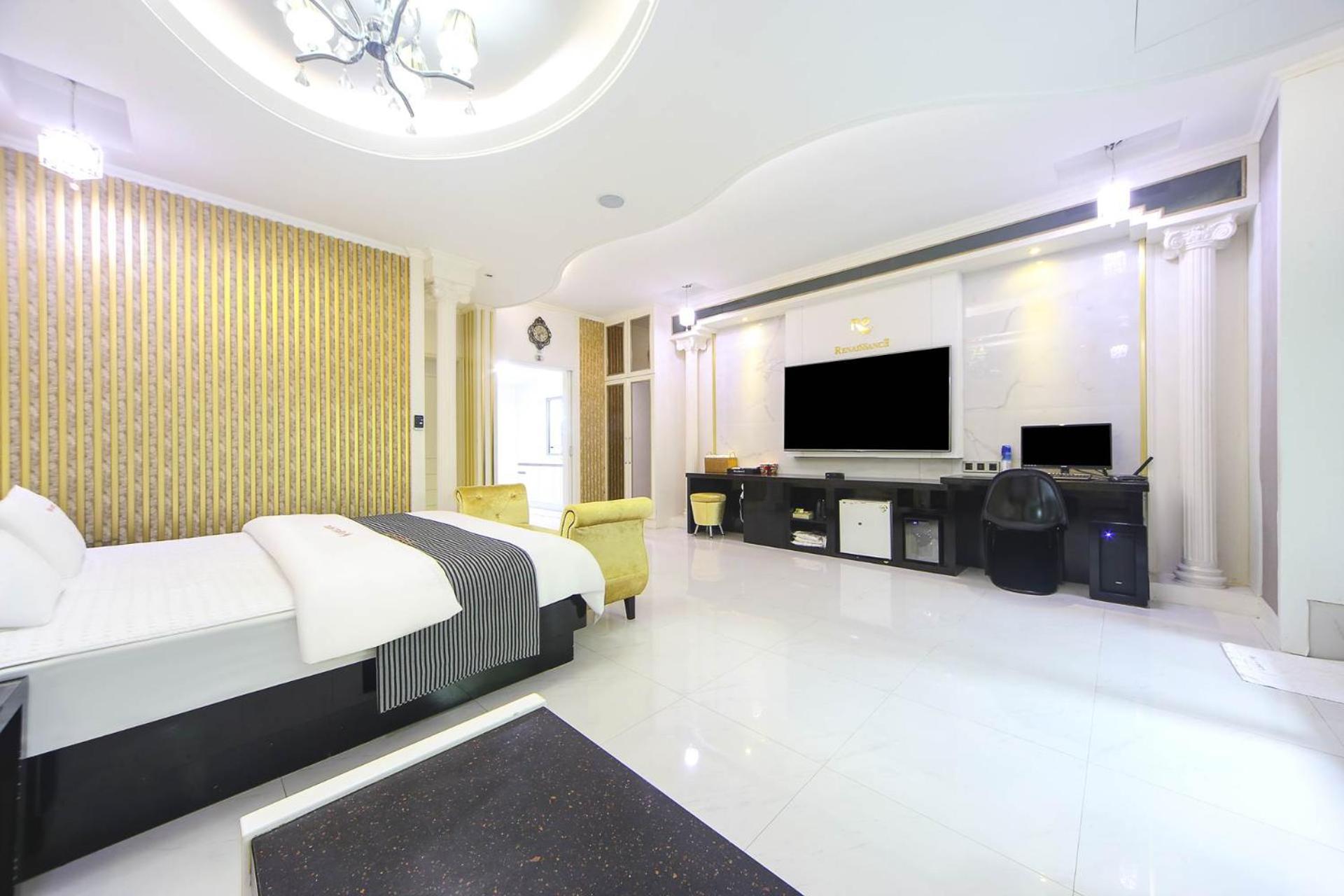 King Room with Spa Bath - Photo 19