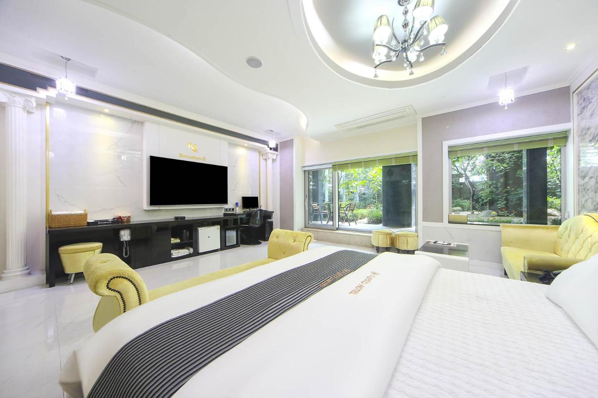 King Room with Spa Bath - Photo 18