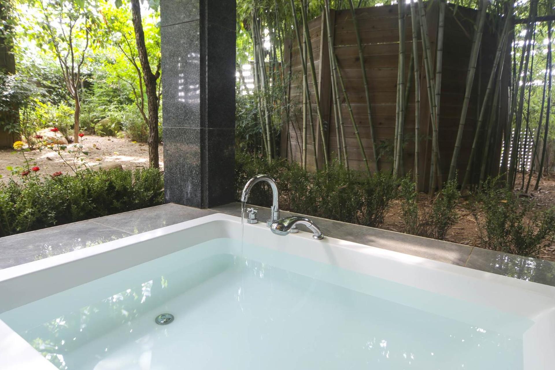 King Room with Spa Bath - Photo 8