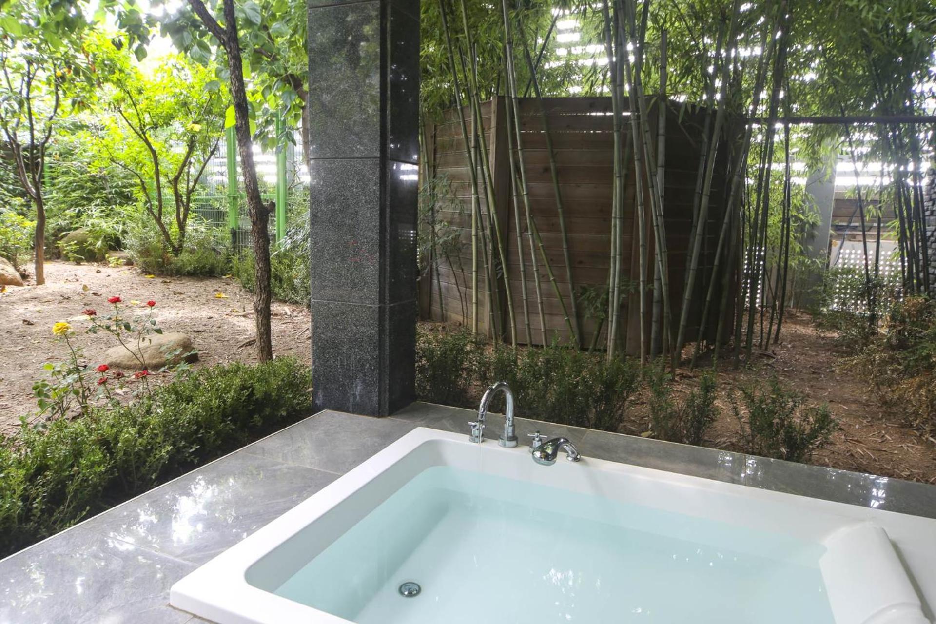 King Room with Spa Bath - Photo 4
