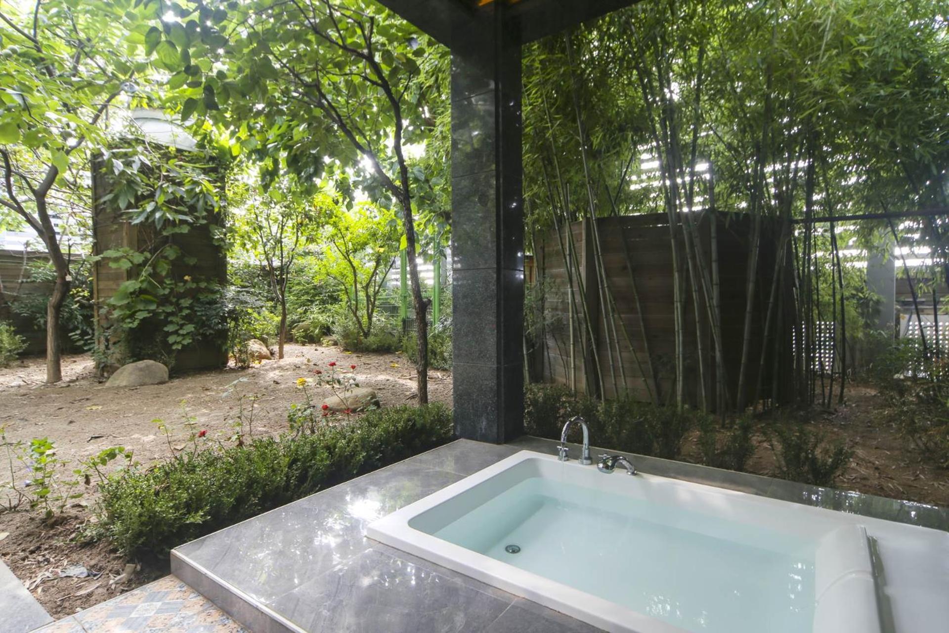 King Room with Spa Bath - Photo 11
