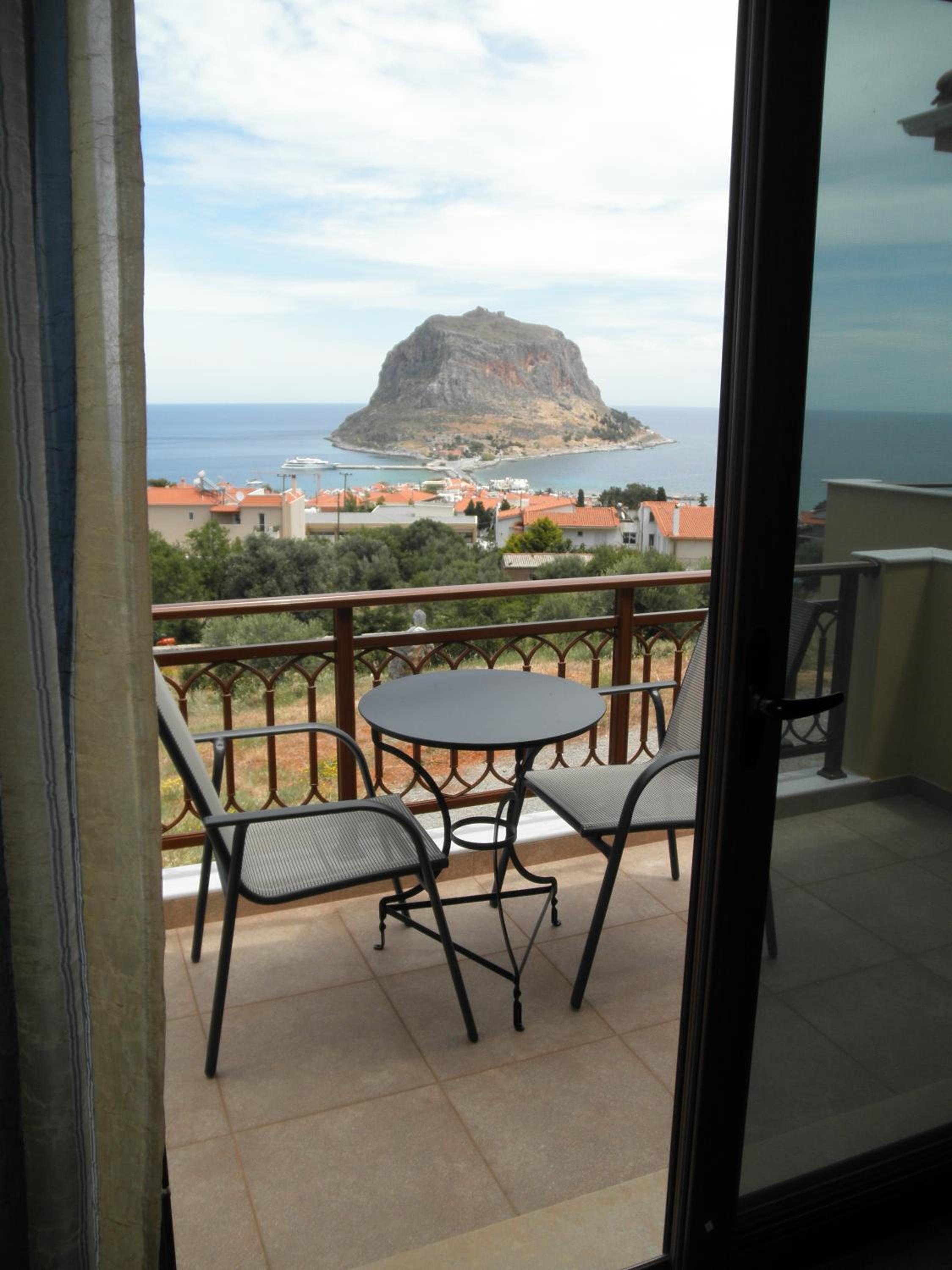 Double Room with Sea View - Photo 12