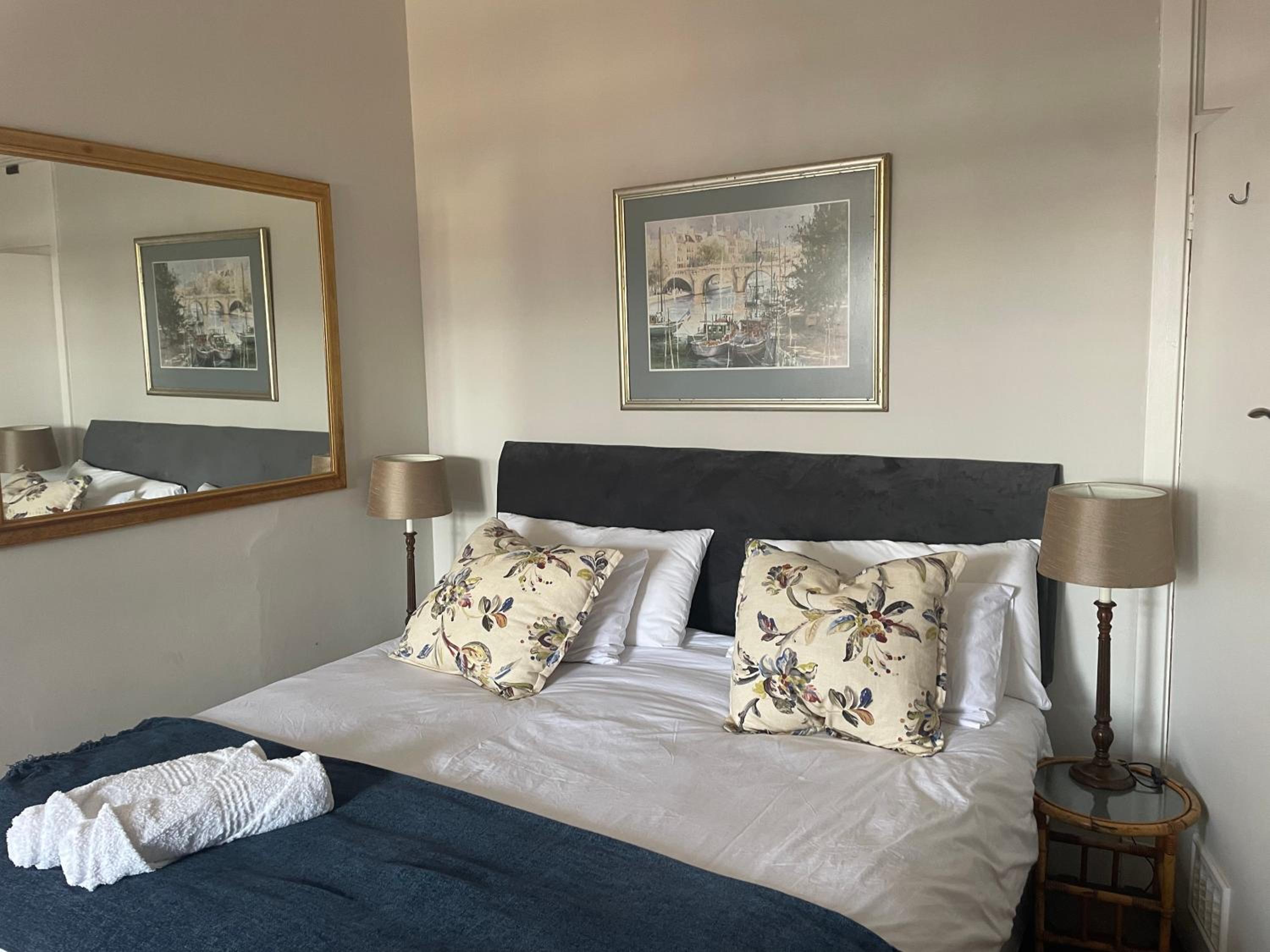 Deluxe King Suite - Photo 5