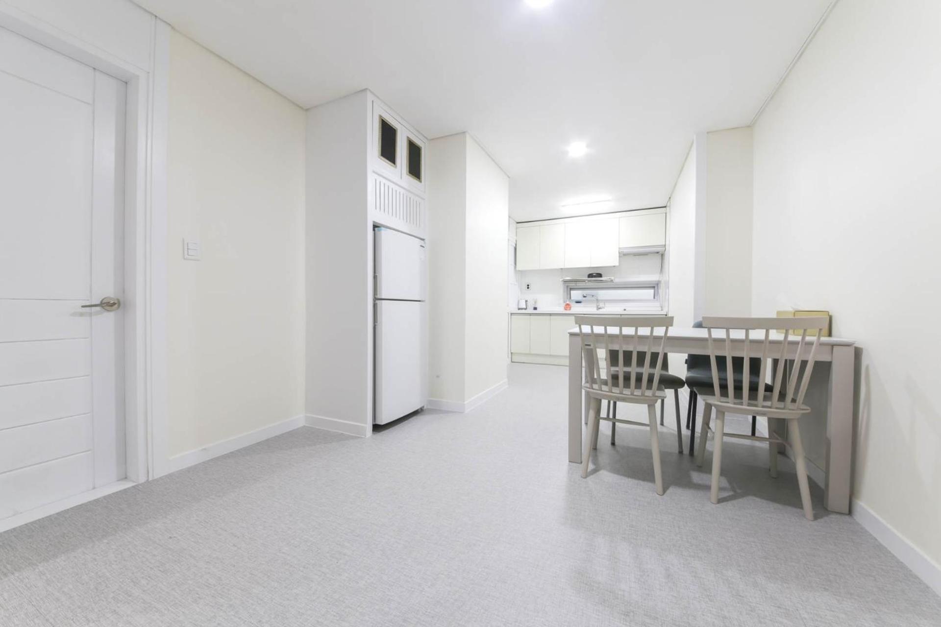 Standard Family Room - Photo 3