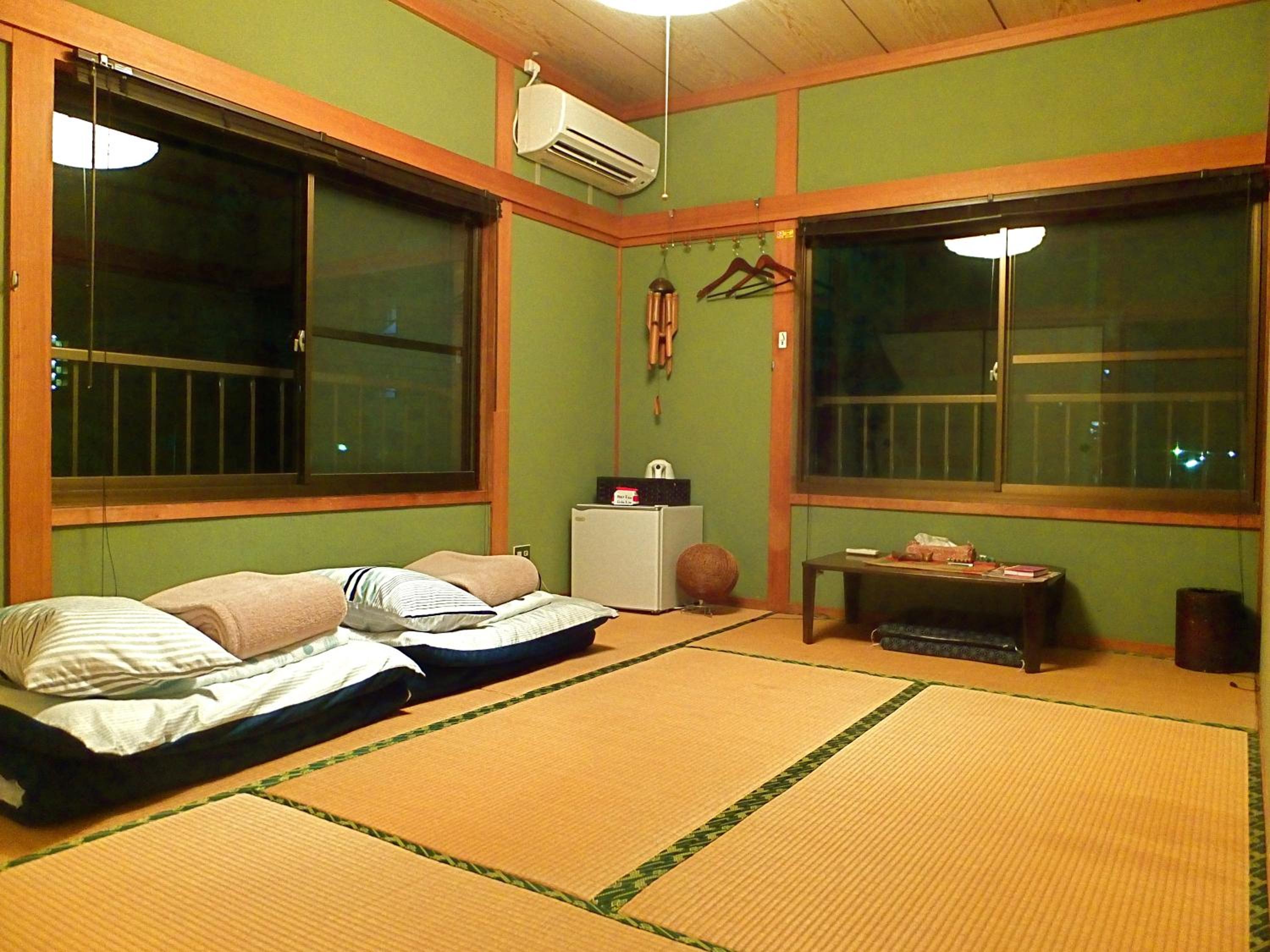 Standard Twin Room with Shared Bathroom photo 1