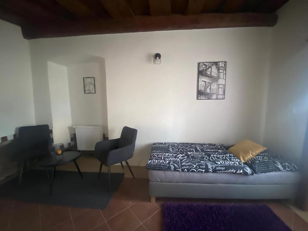 One-Bedroom Apartment - Photo 34