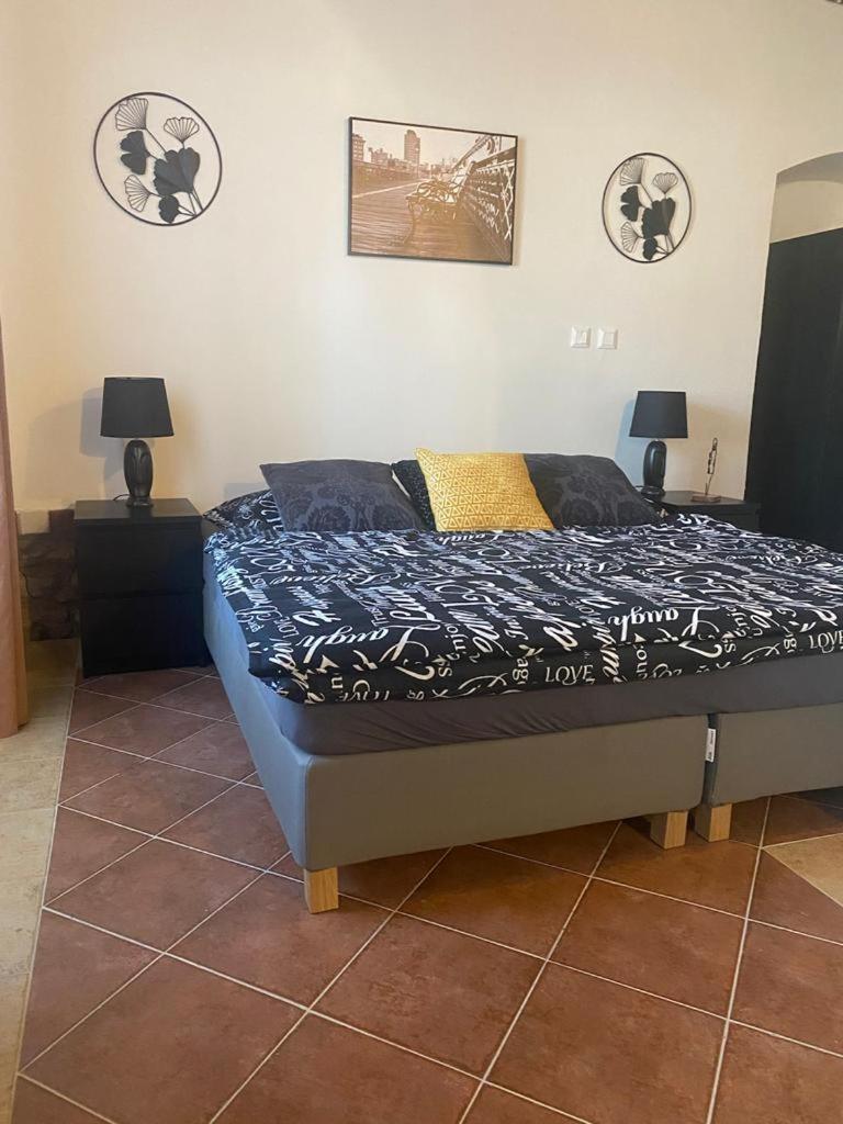 One-Bedroom Apartment - Photo 48