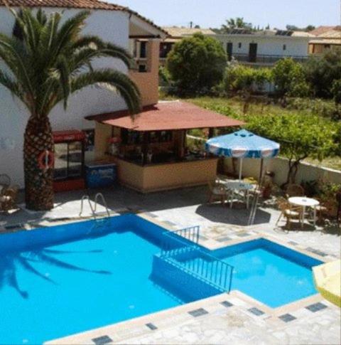 Superior Double Room with Pool View - Photo 8