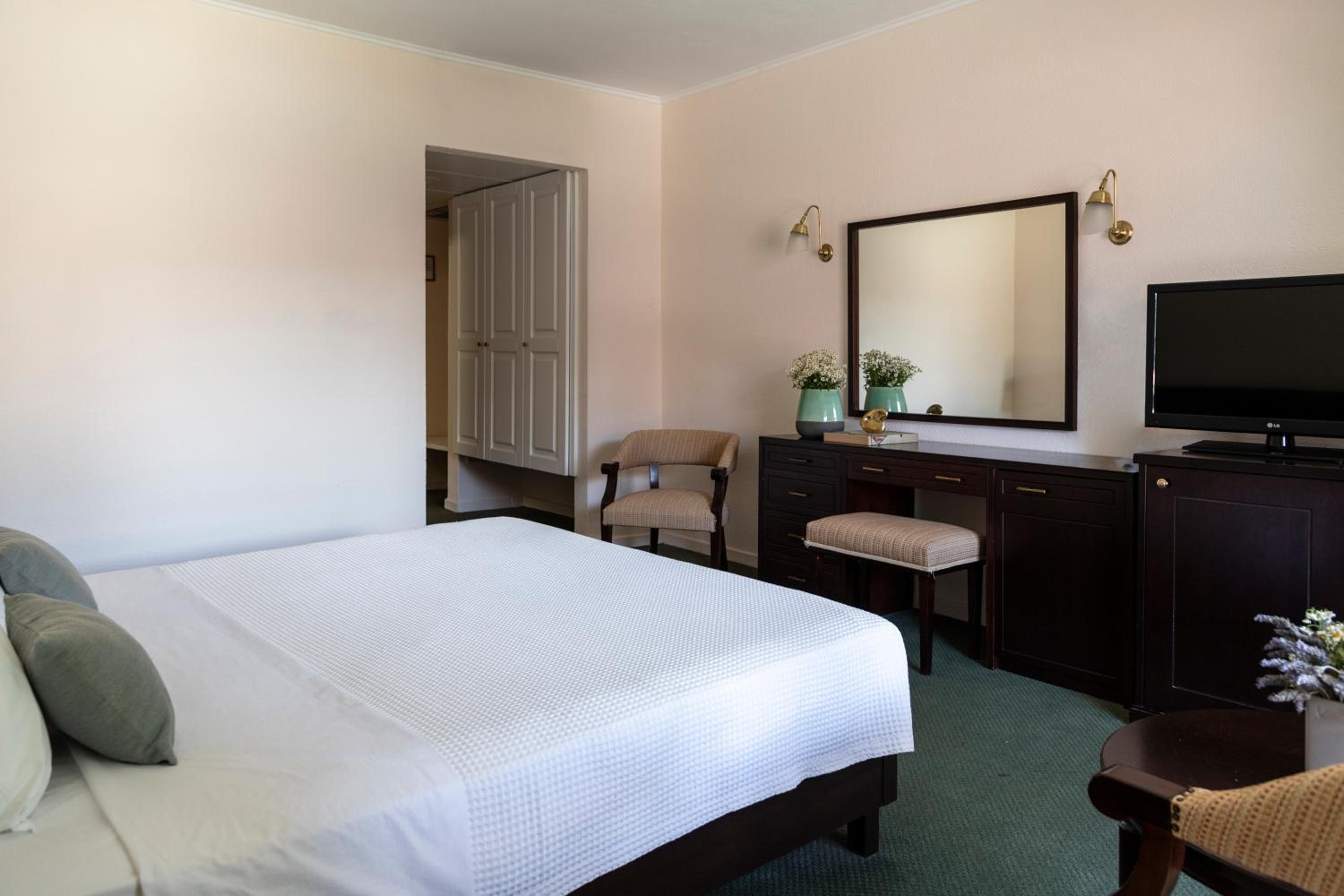 Classic Double or Twin Room - Photo 5