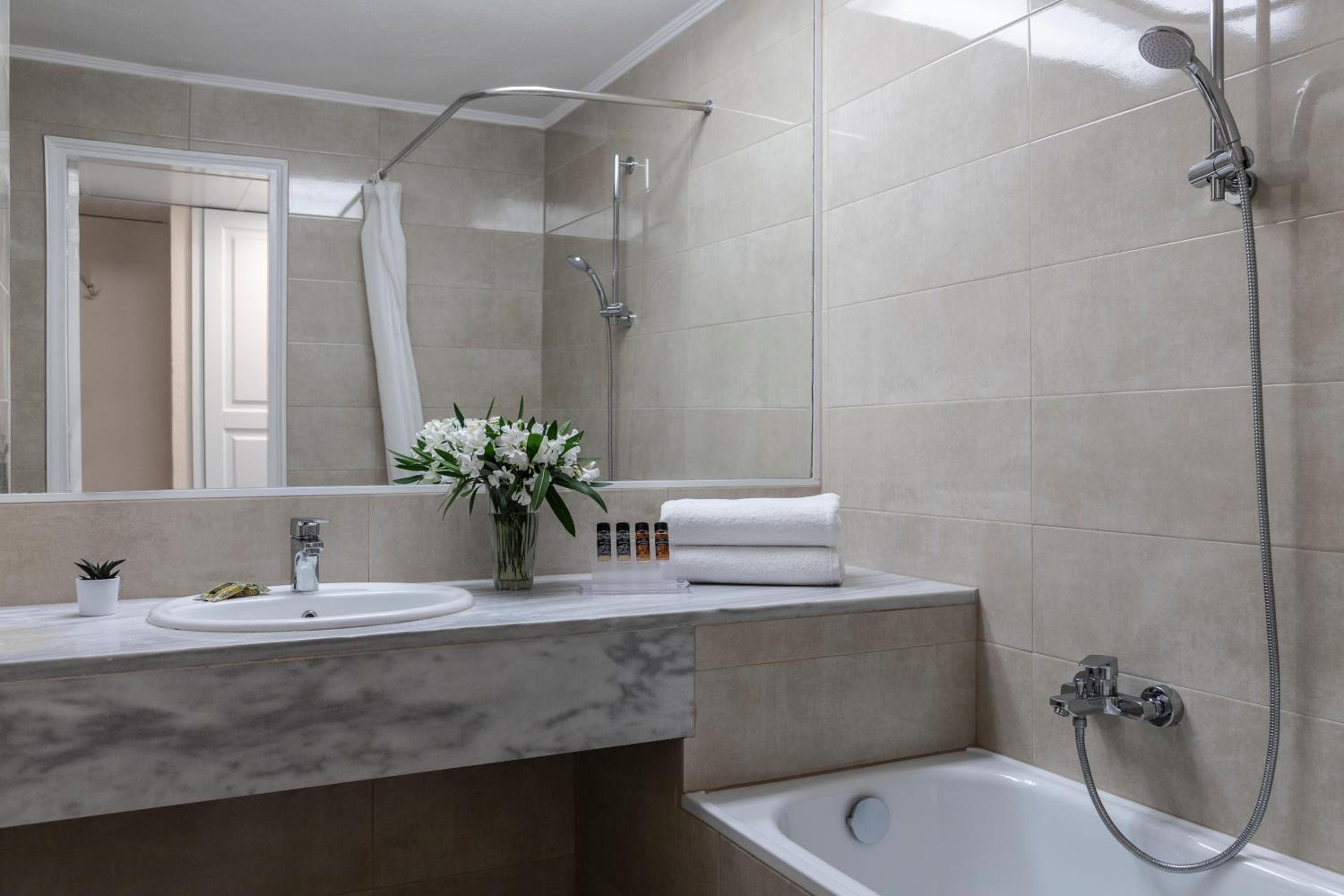 Classic Double or Twin Room - Photo 2