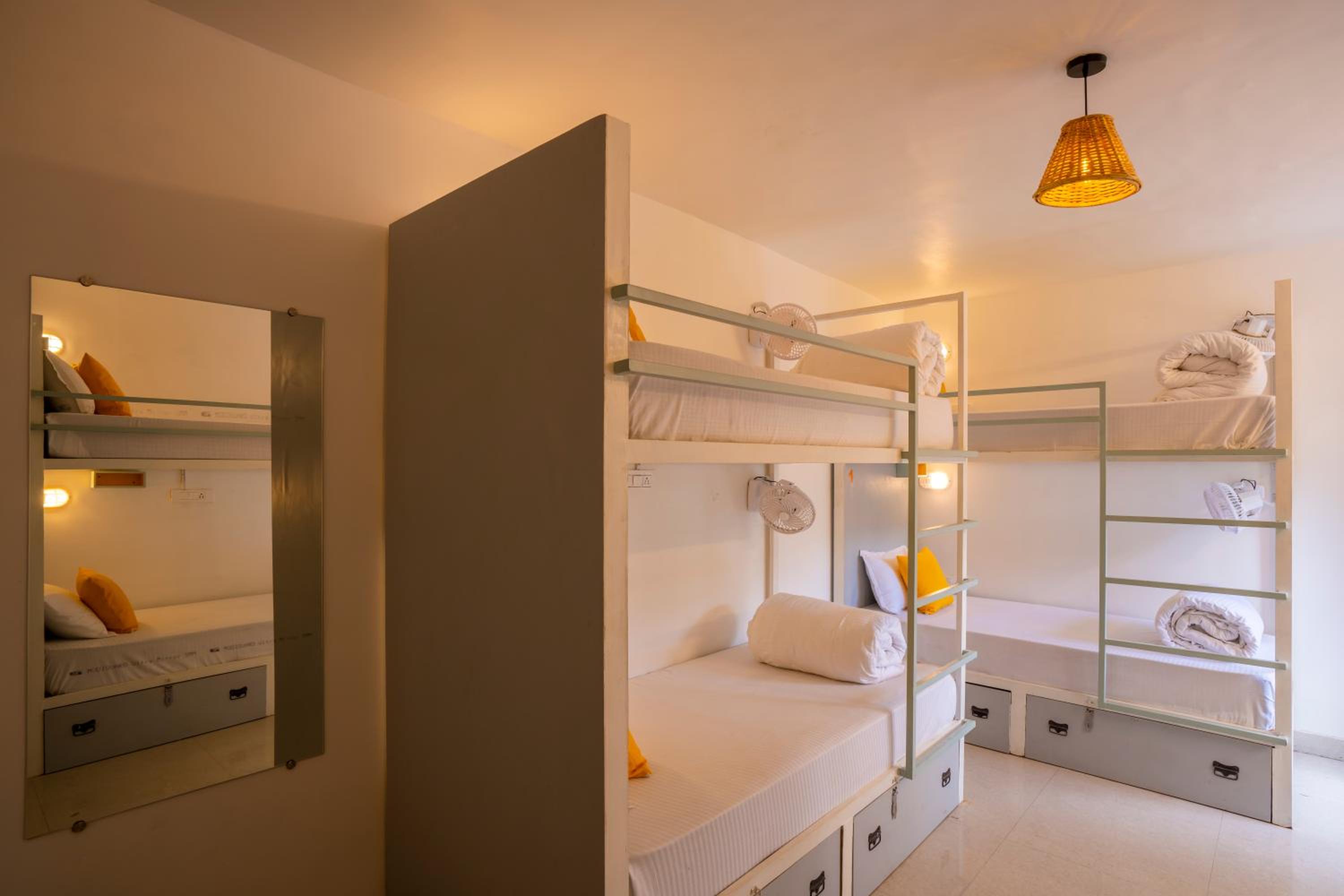 Bed in 6-Bed Mixed Dormitory Room photo 3