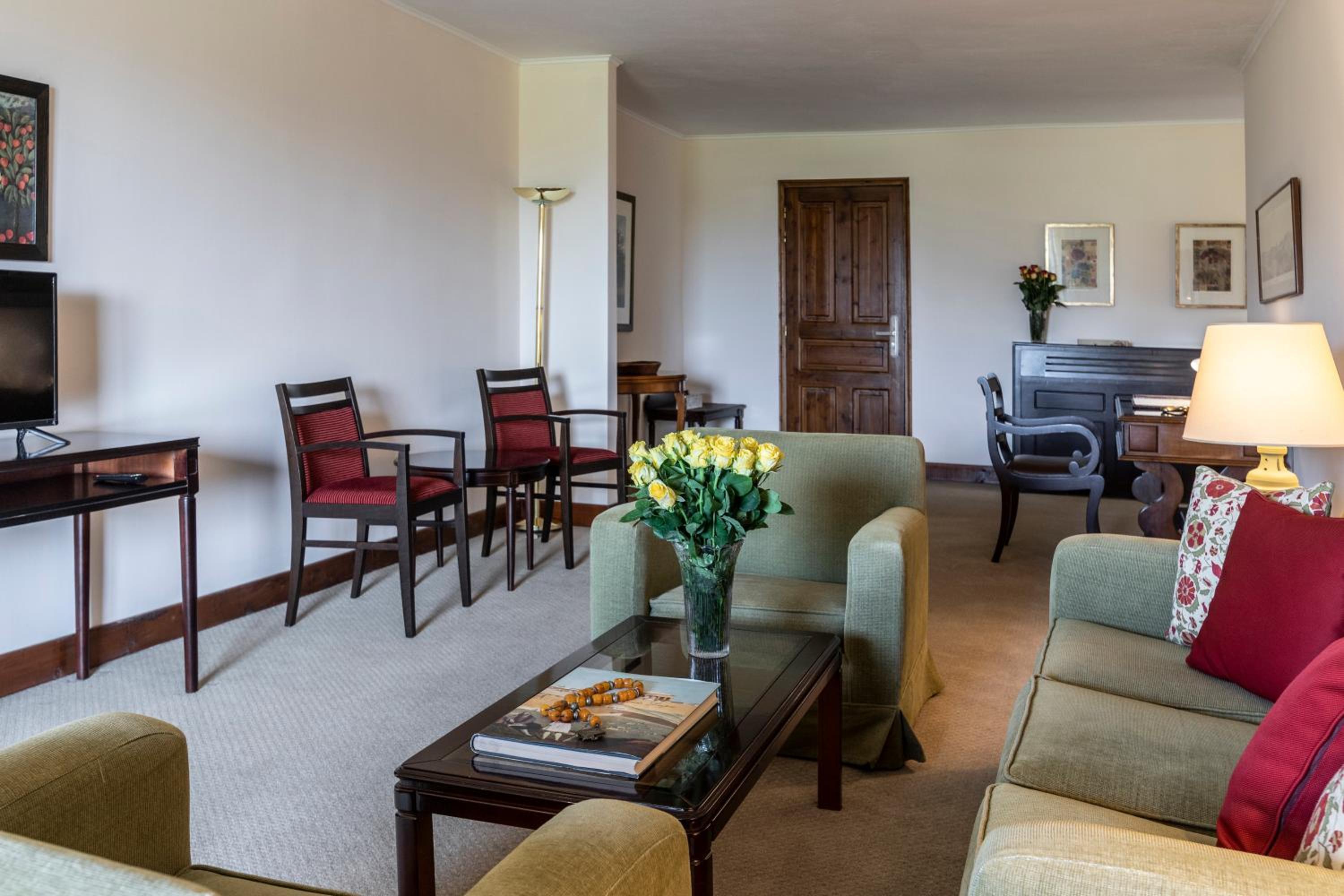 Suite - Photo 5