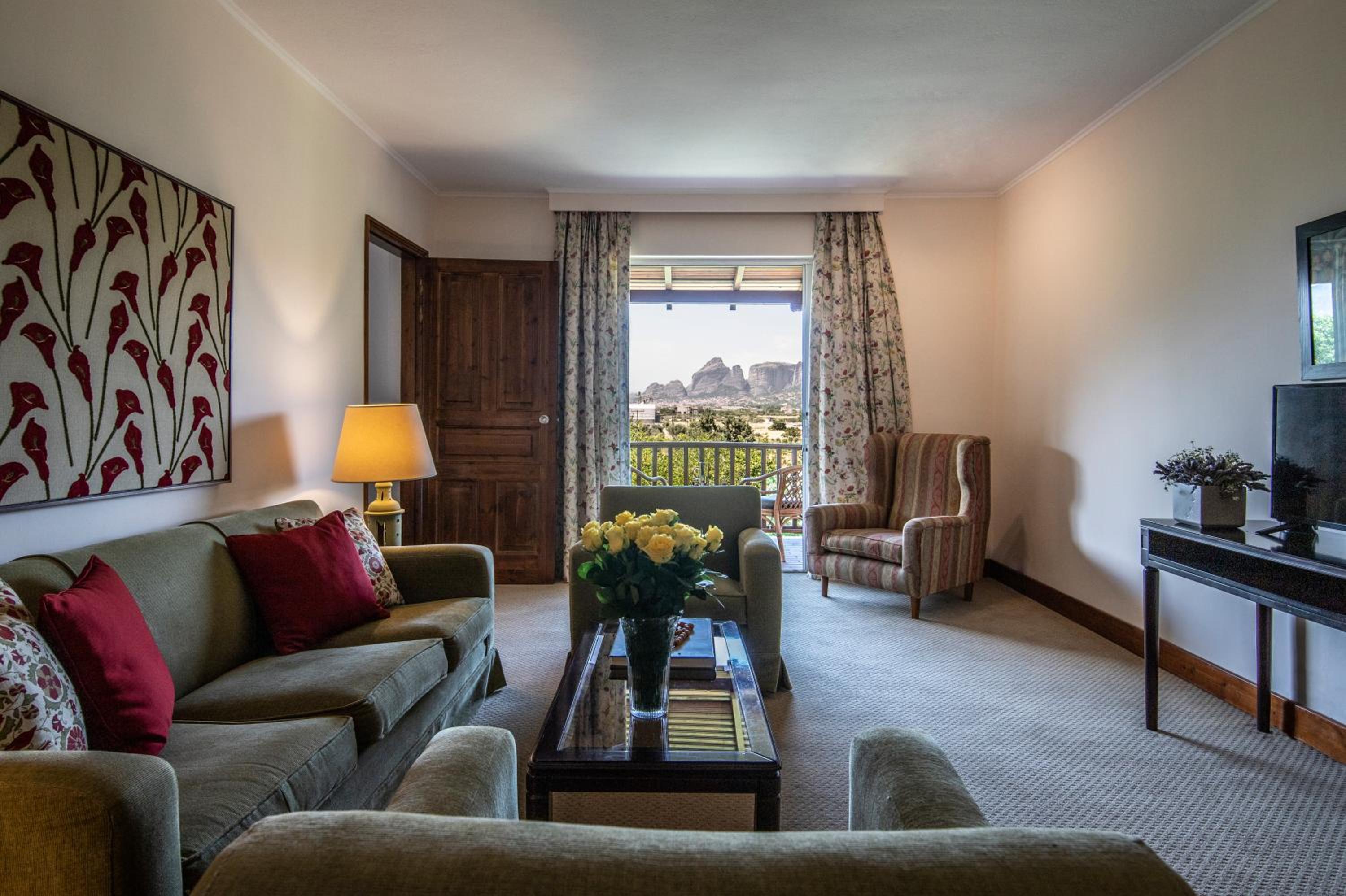 Suite - Photo 1
