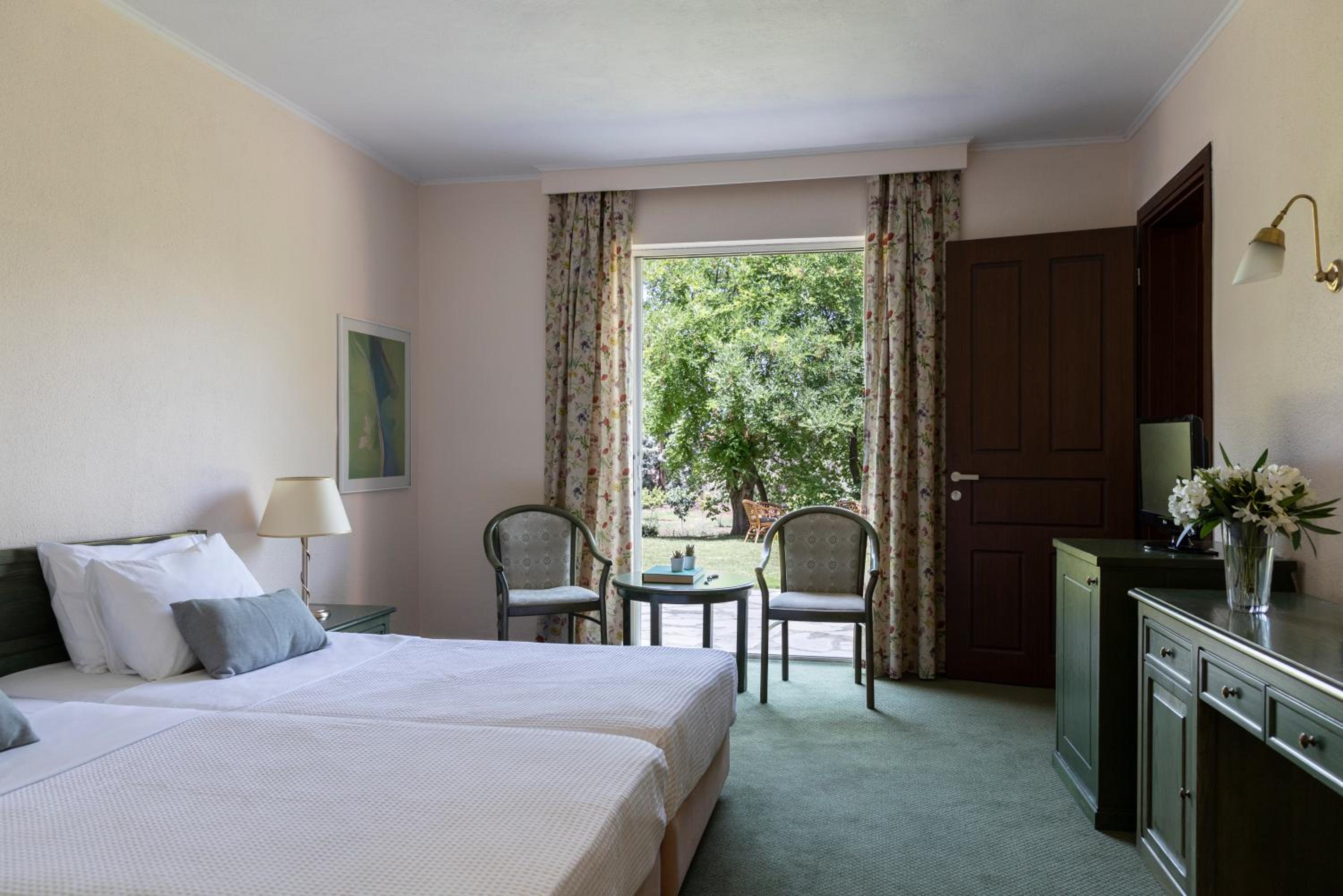 2 Twin Rooms with Interconnecting Door - Photo 1