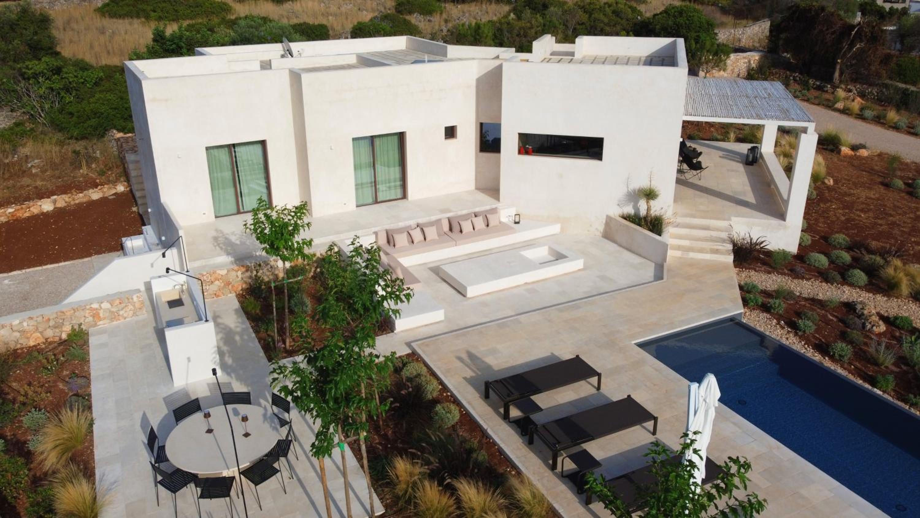 Villa photo 2