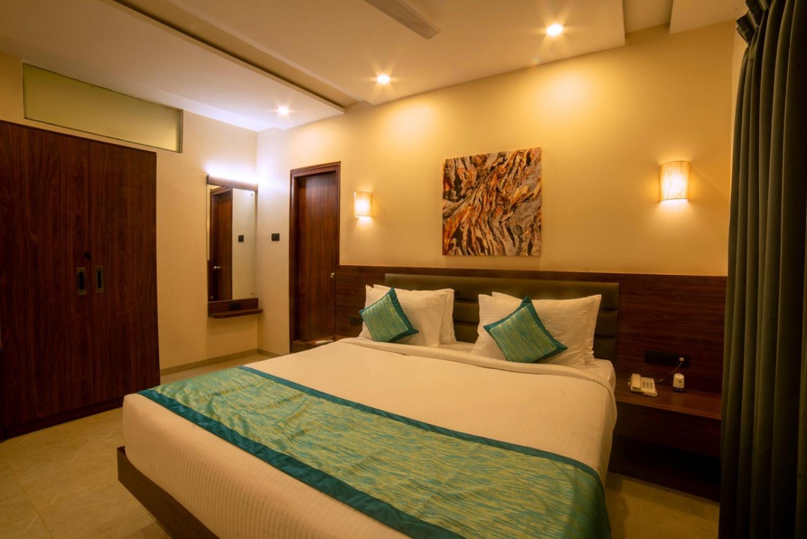 Executive Suite - Photo 5