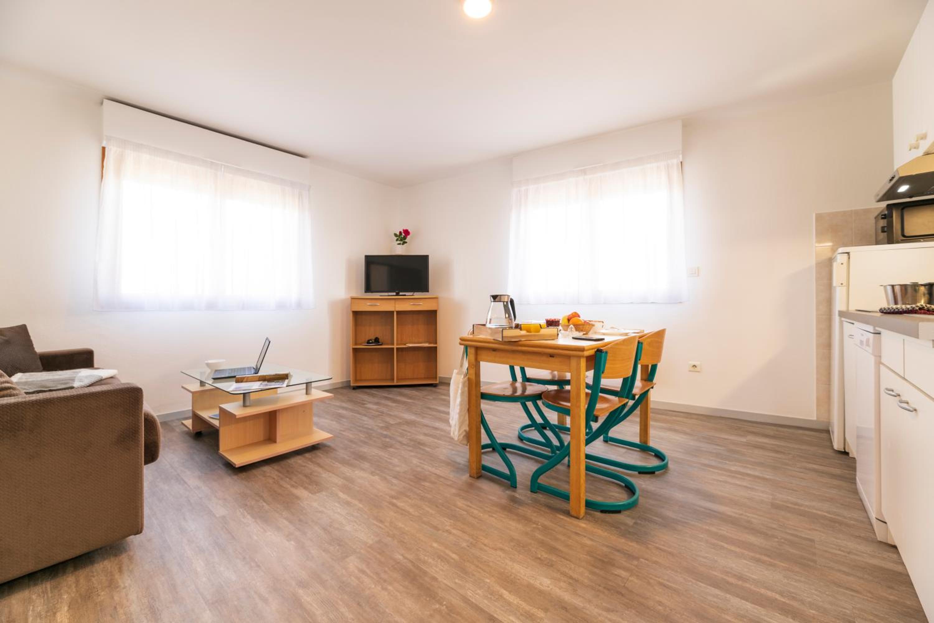 Two-Bedroom Apartment - Photo 3