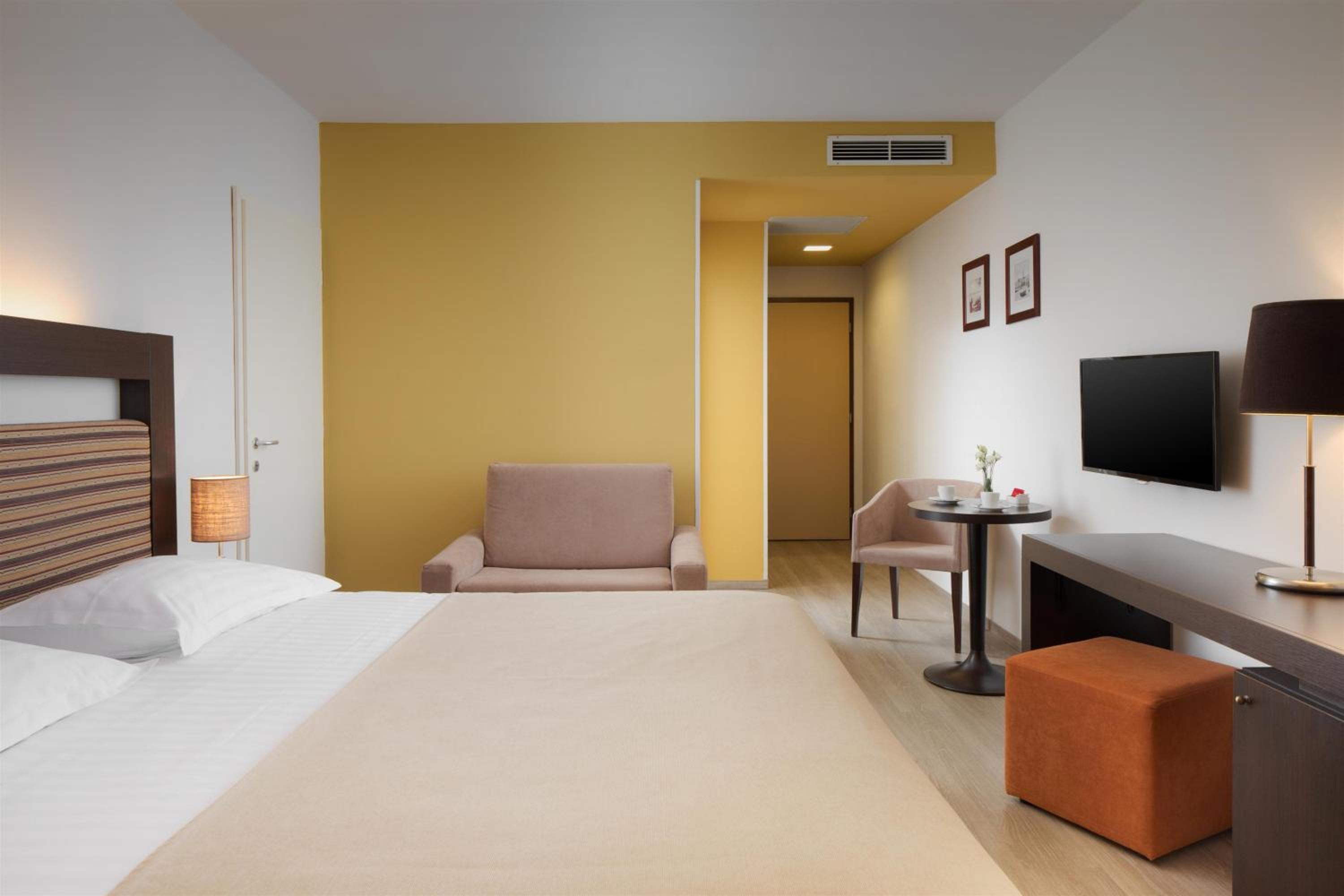 Premium Interconnecting  Room With Balcony - Sea Side photo 3