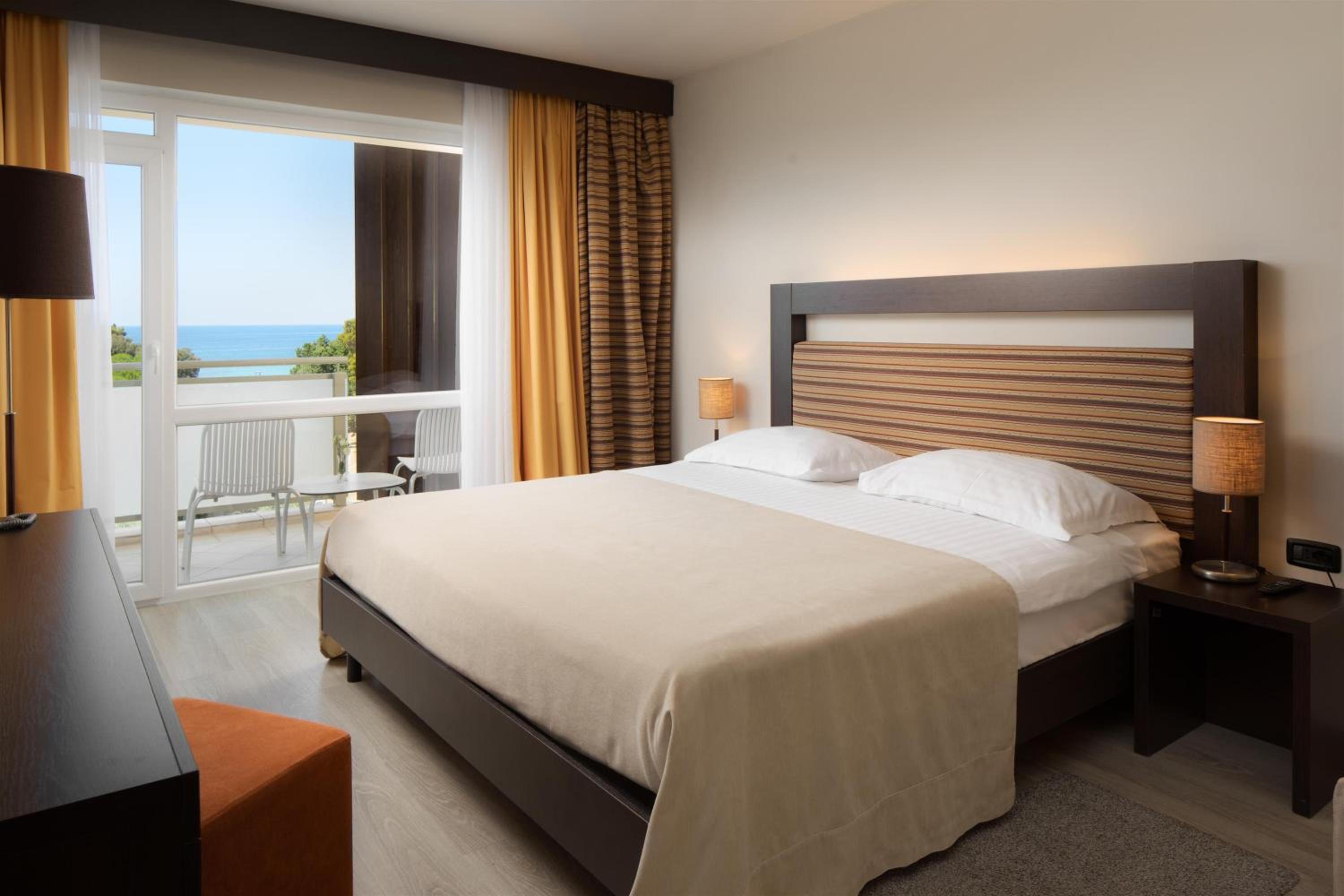 Premium Interconnecting  Room With Balcony - Sea Side photo 1