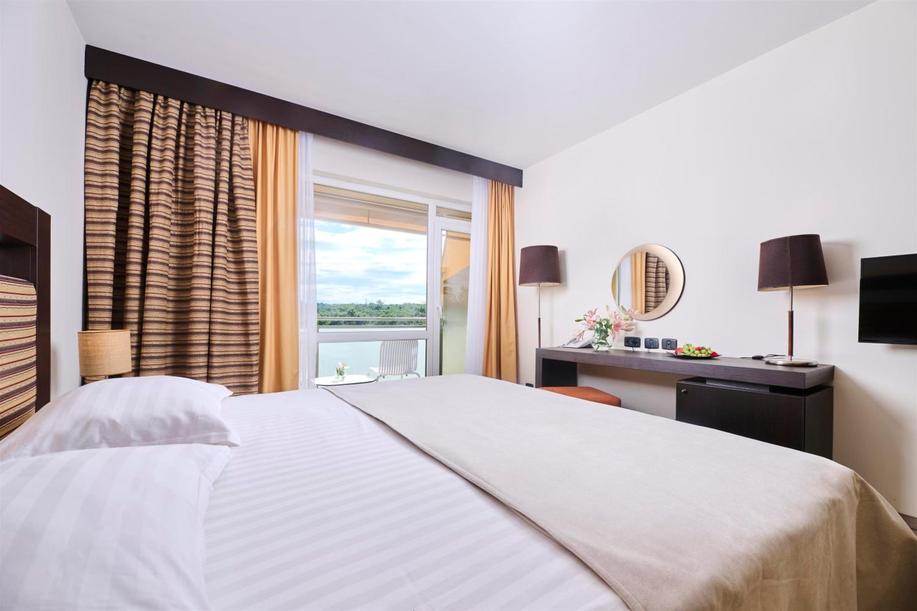 Classic Interconnecting Room with Balcony - Park Side photo 3