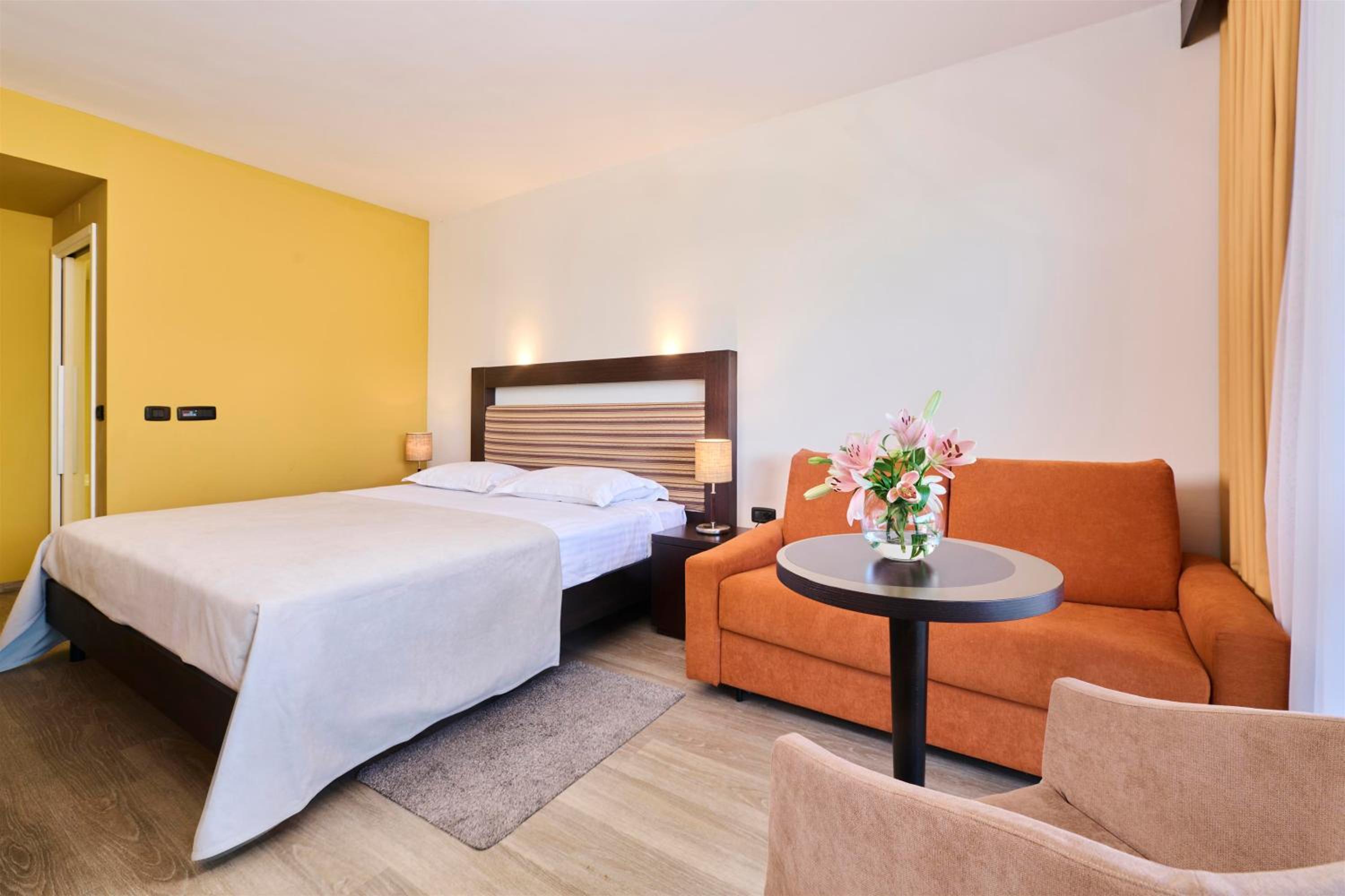 Premium Room With Balcony - Poolside photo 1